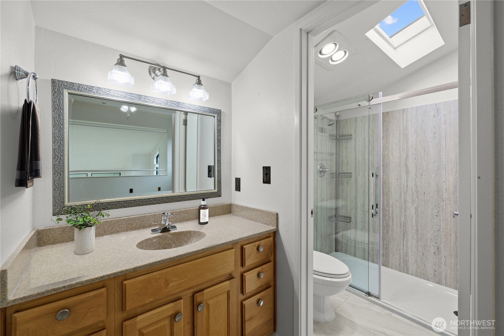 11226 Ne 68th Street E Property Photo 28