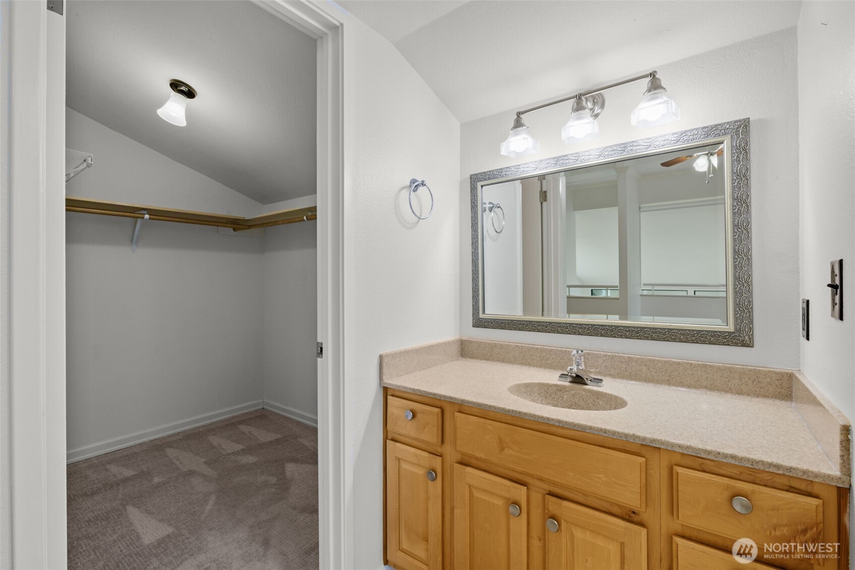 11226 Ne 68th Street E Property Photo 30