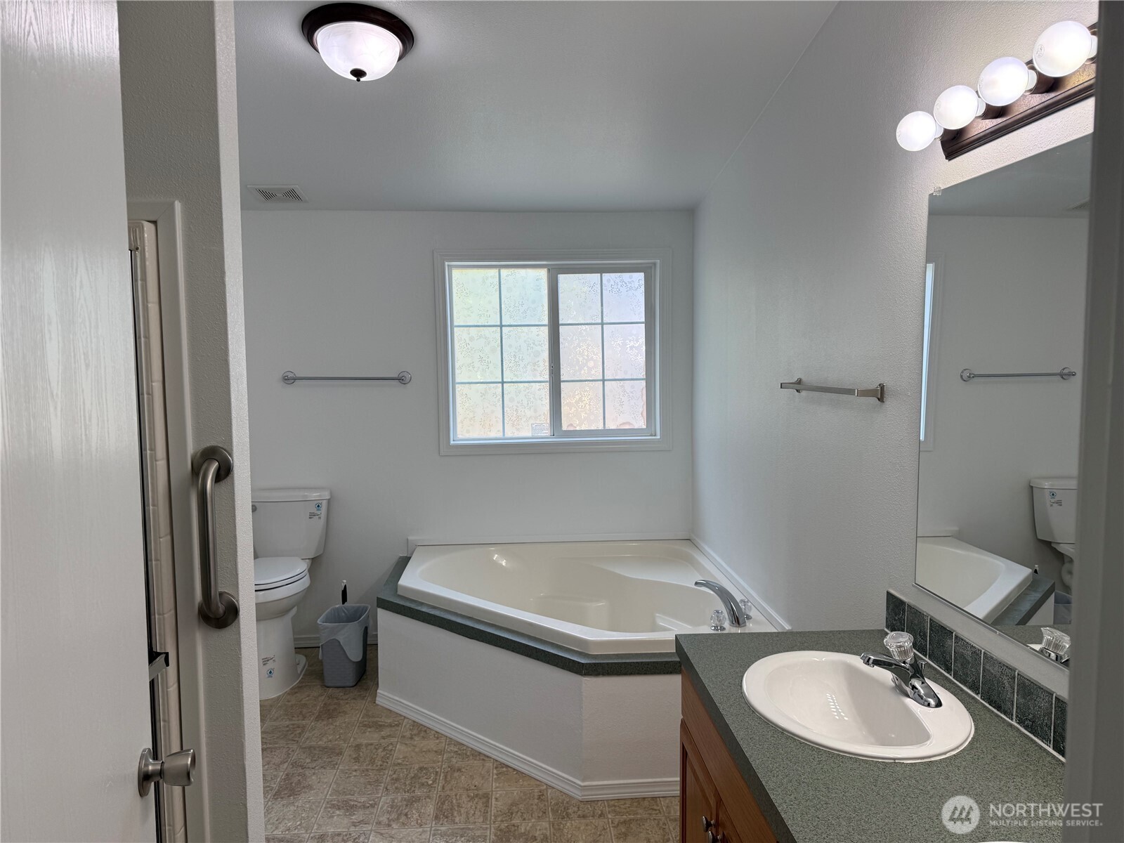 77 Clemons Road 105 Property Photo 15