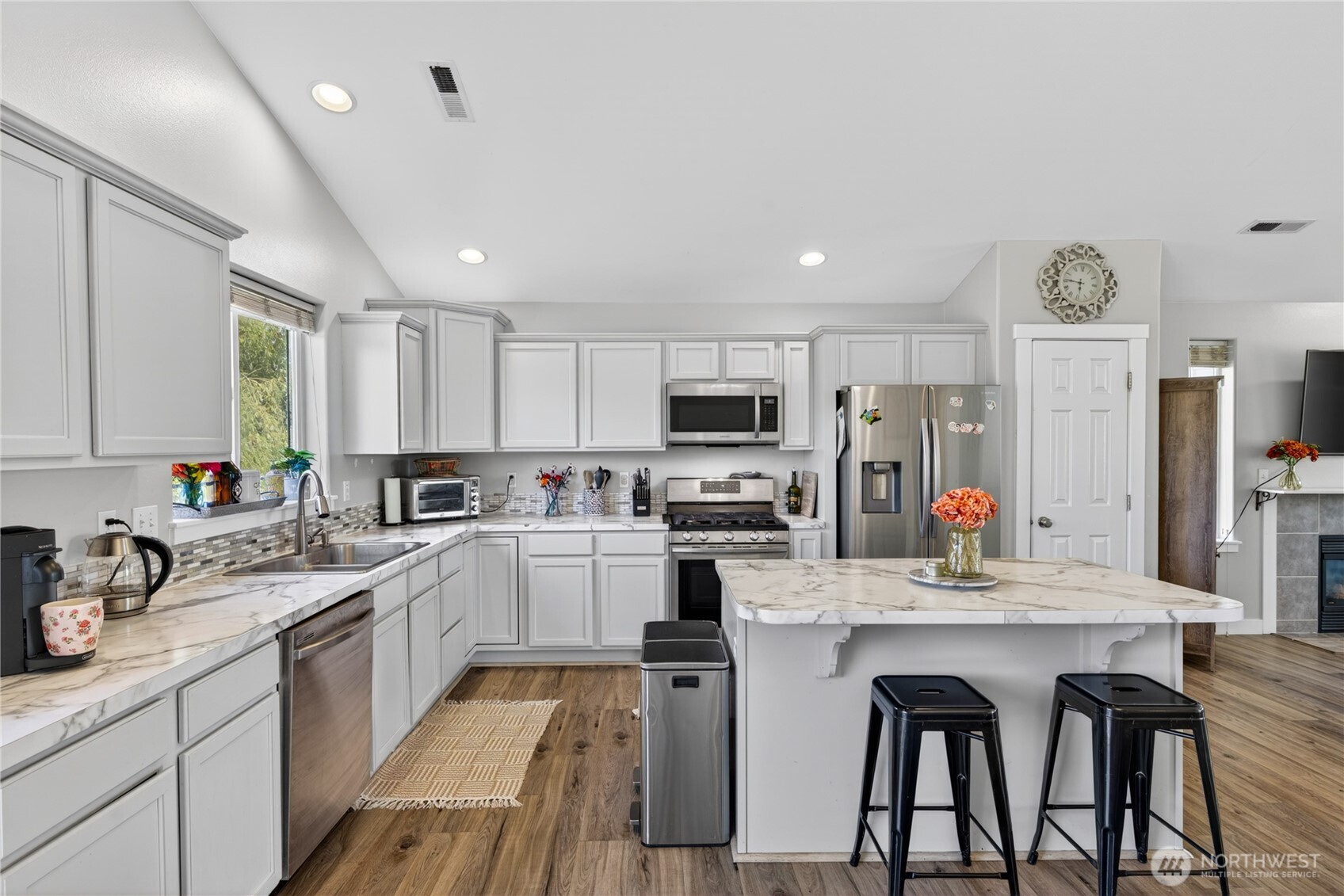 20312 Christie Place Property Photo 10