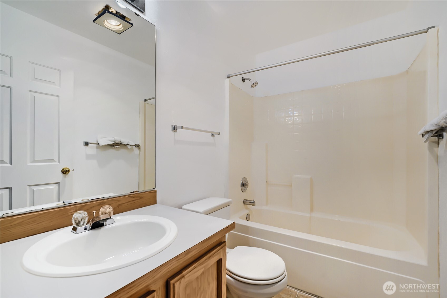 6711 S 239th Place N102 Property Photo 18