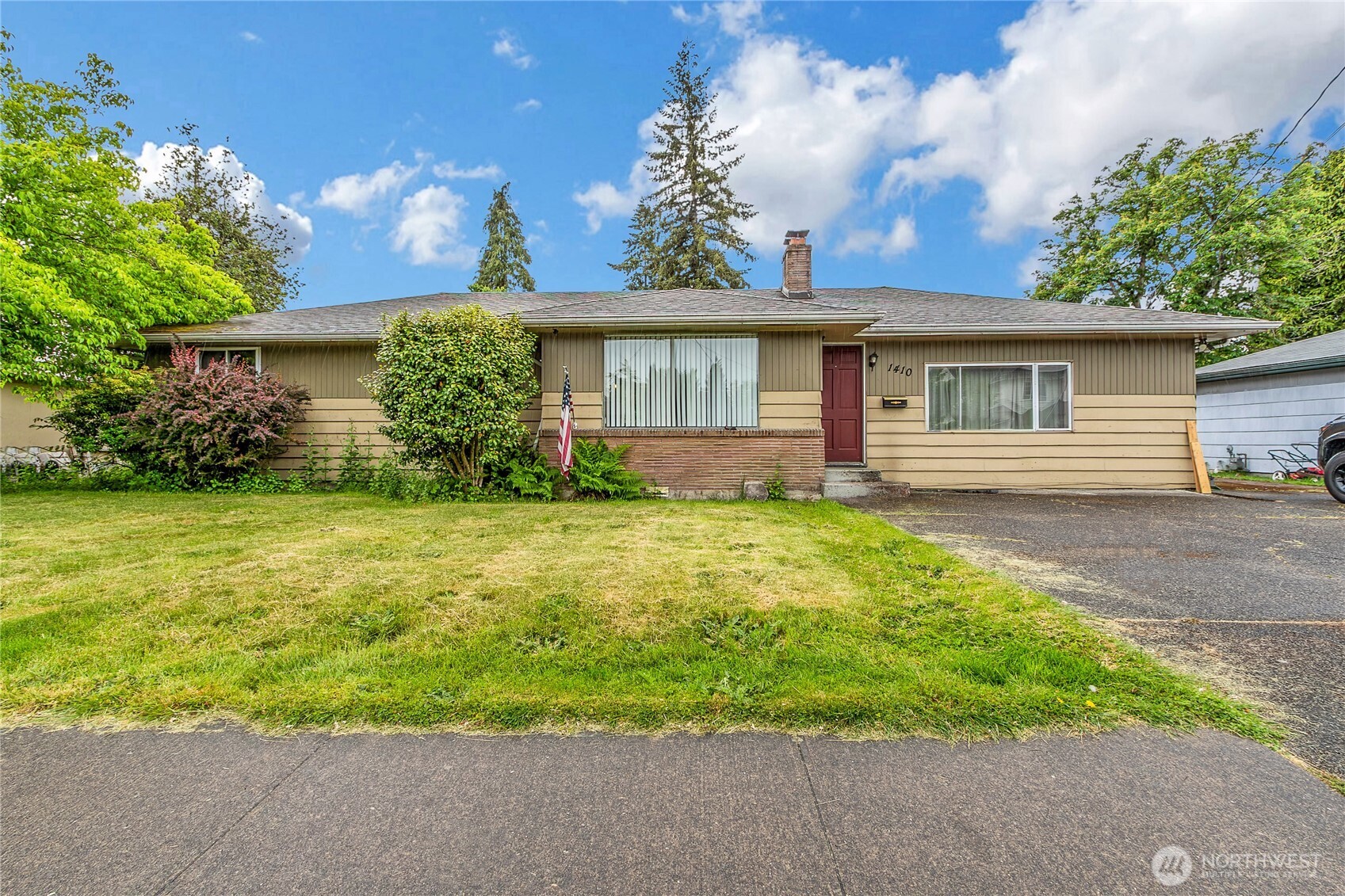 1410 7th Avenue Property Photo 1