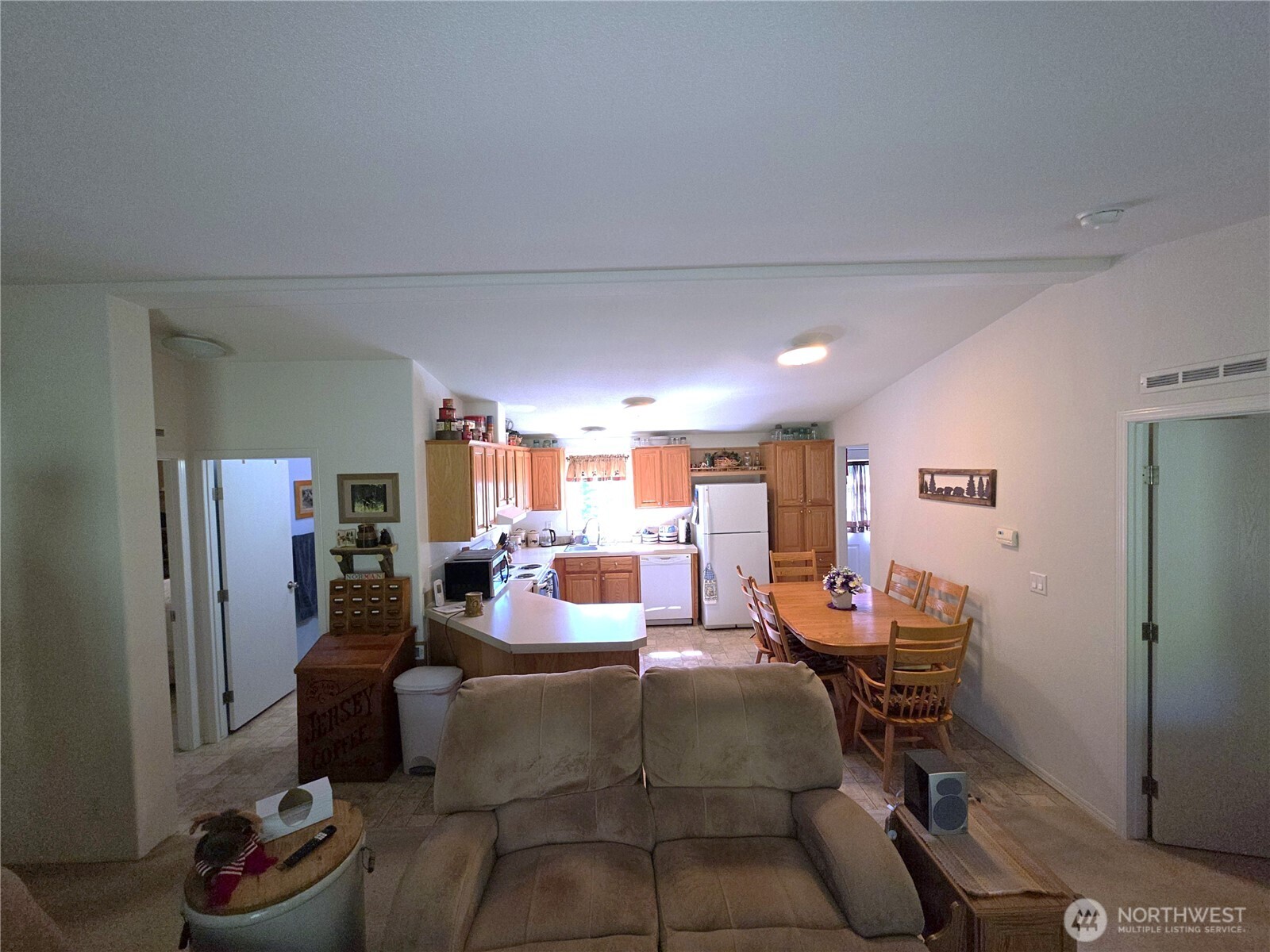 393 Summer Road Property Photo 3