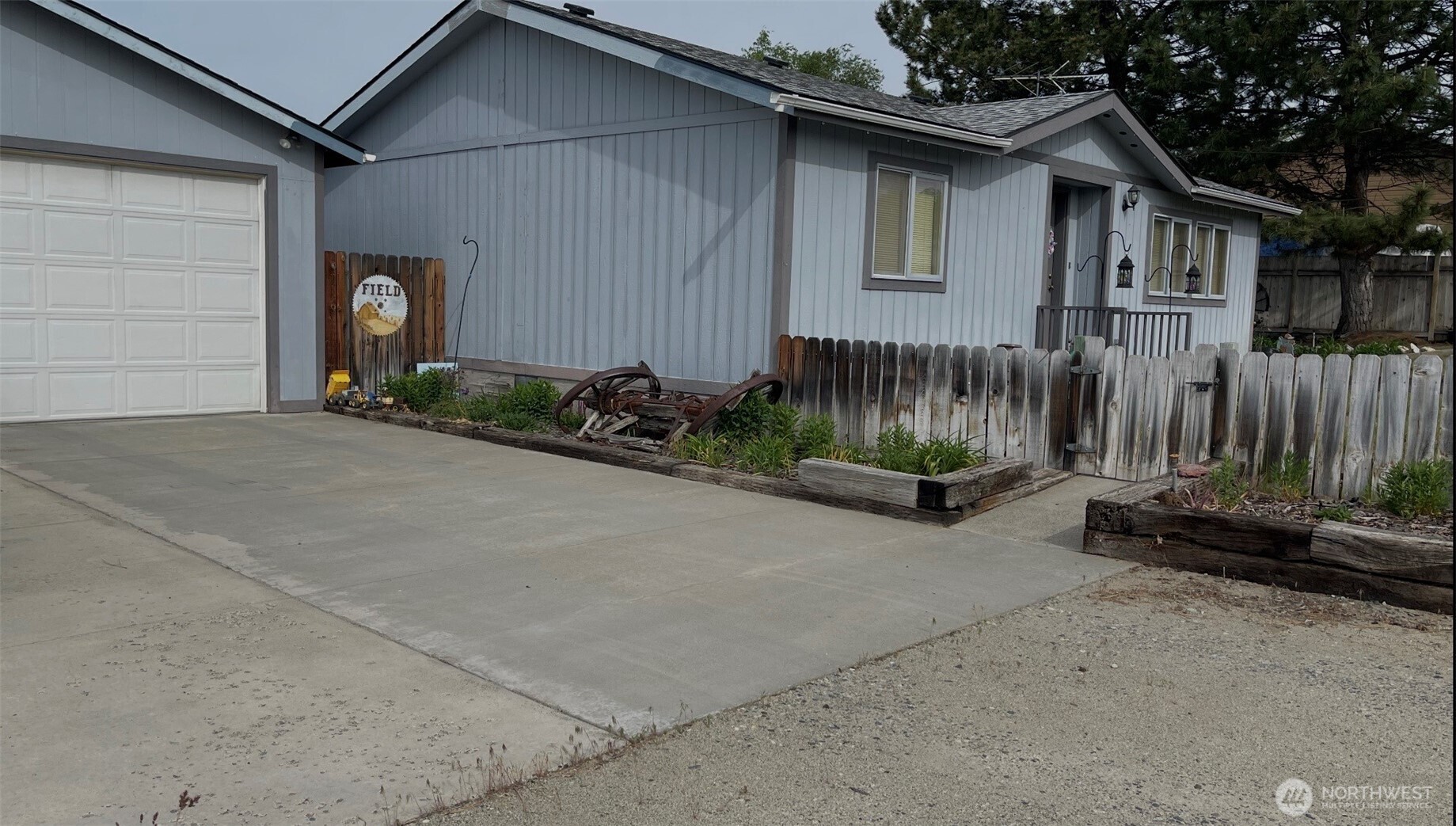 3 Sand Flat Rd Property Photo 3