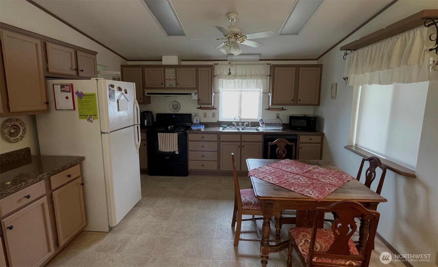 3 Sand Flat Rd Property Photo 9
