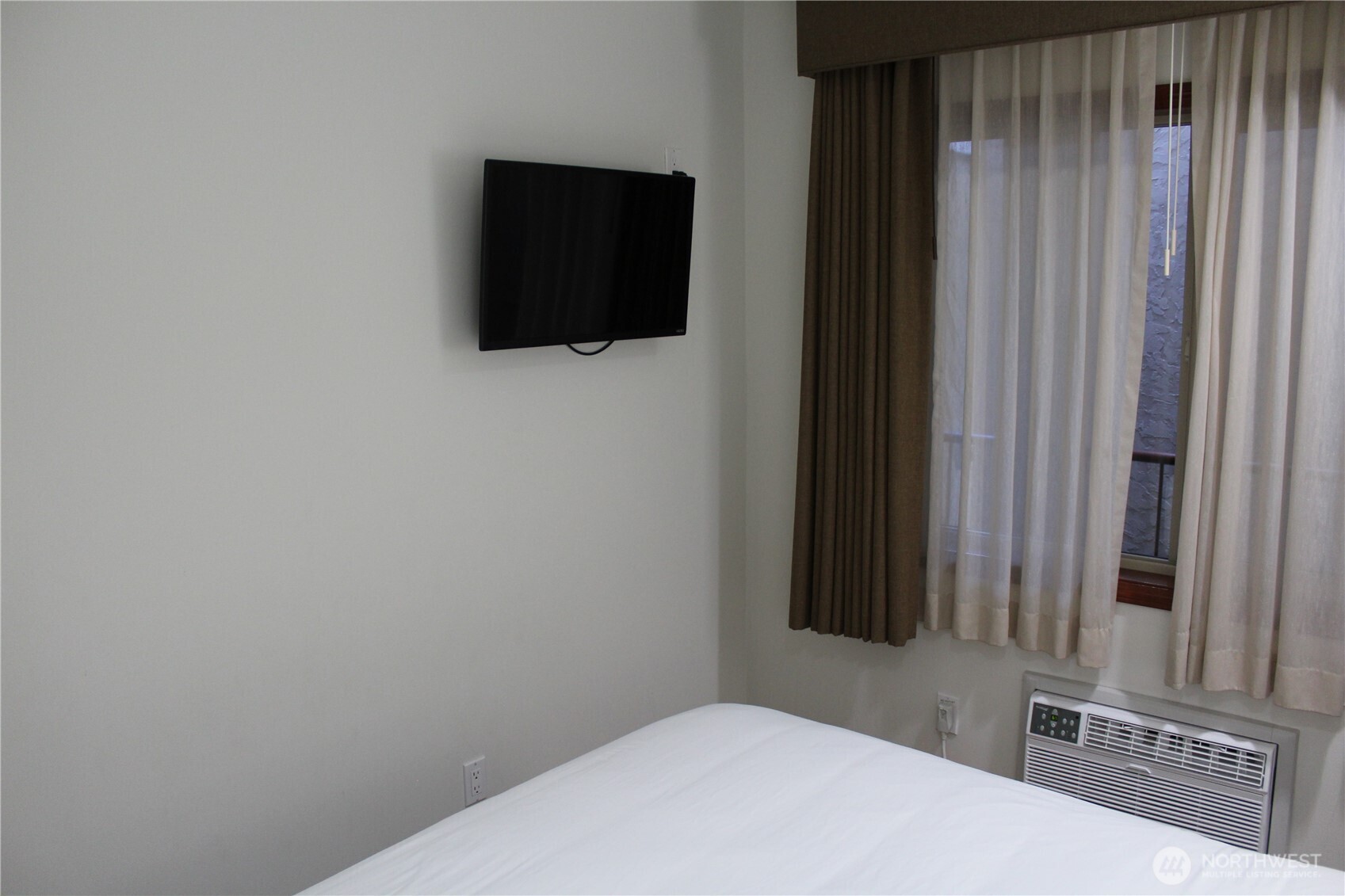 322 W Woodin Avenue 527 Property Photo 24