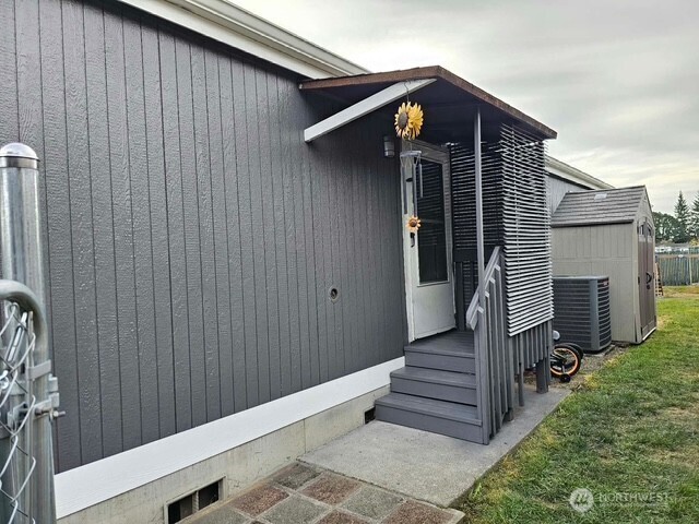201 W Oakview Avenue 8 Property Photo 2