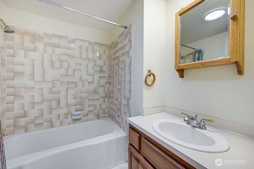 261 Verner Avenue Property Photo 28