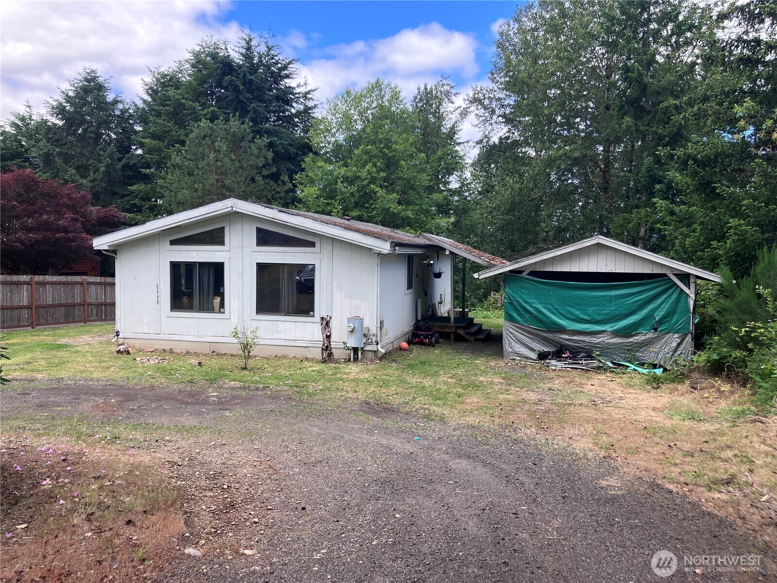 1710 E Trails End Property Photo 1