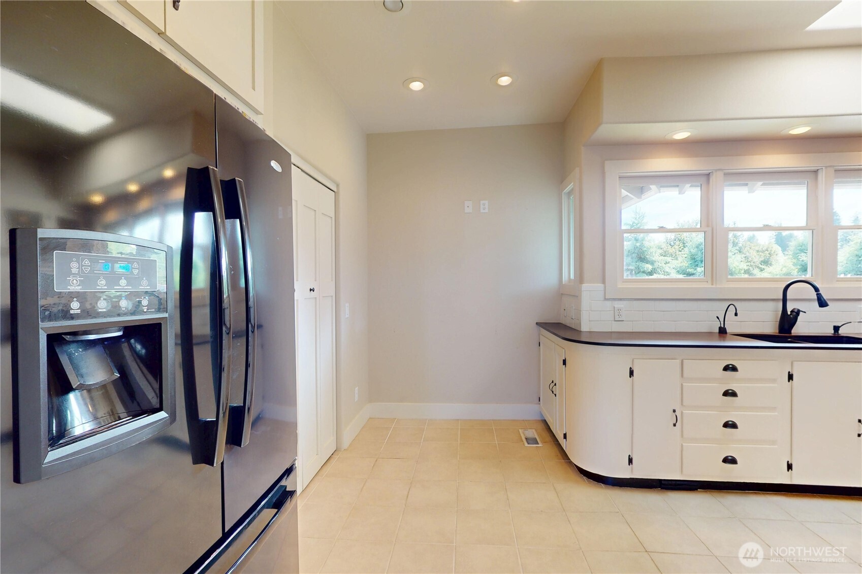 550 Ballentine Street Property Photo 11