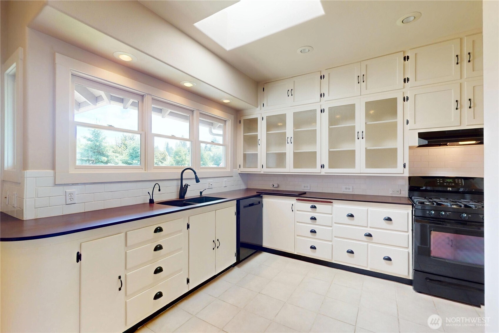 550 Ballentine Street Property Photo 13