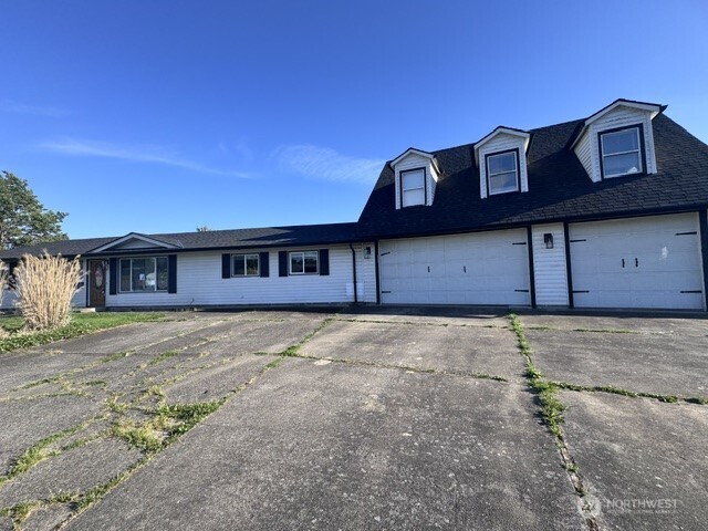 3215 Williams Avenue Property Photo 3