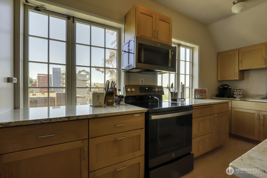 401 Broadway Property Photo 32