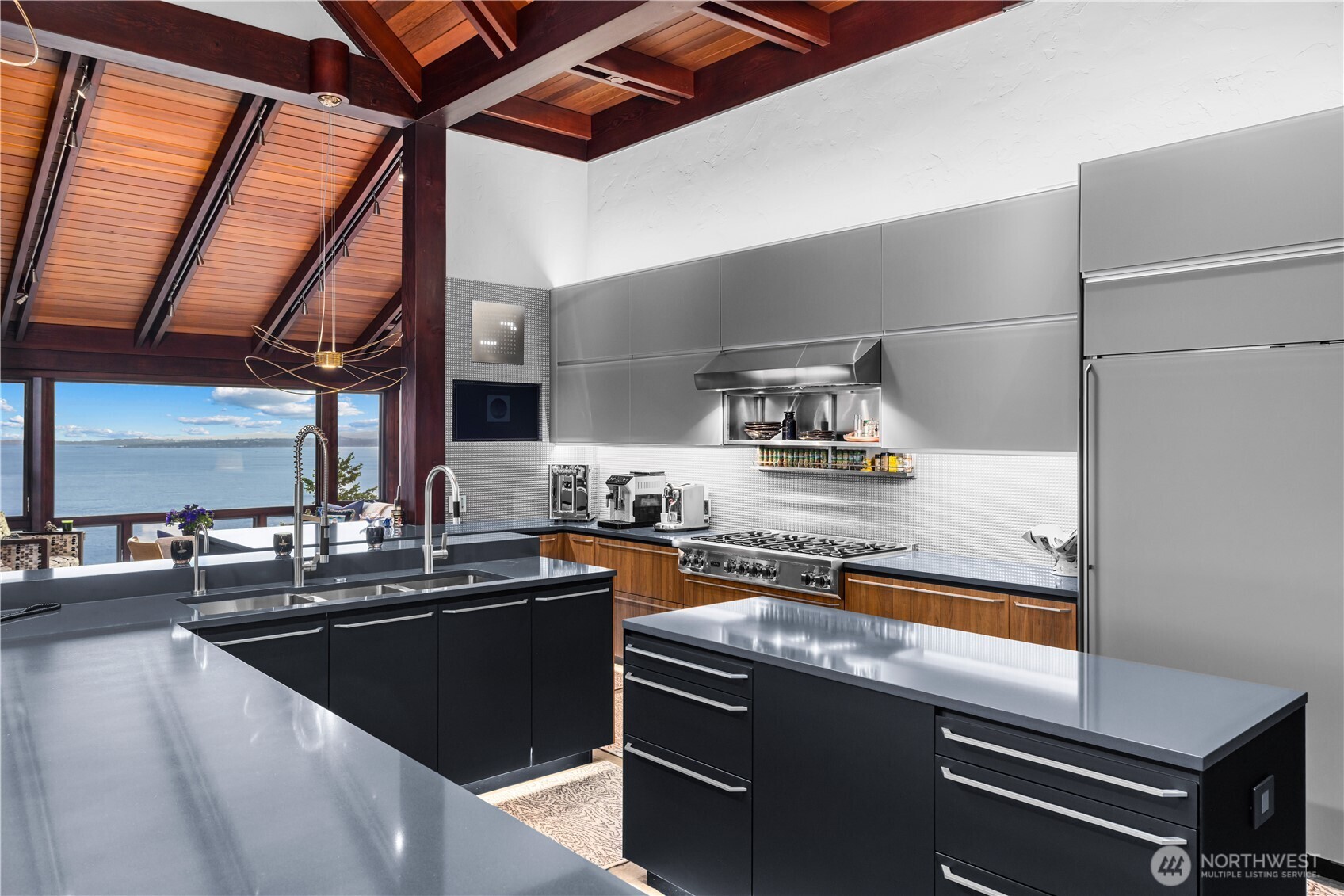 2530572 Property Photo 10