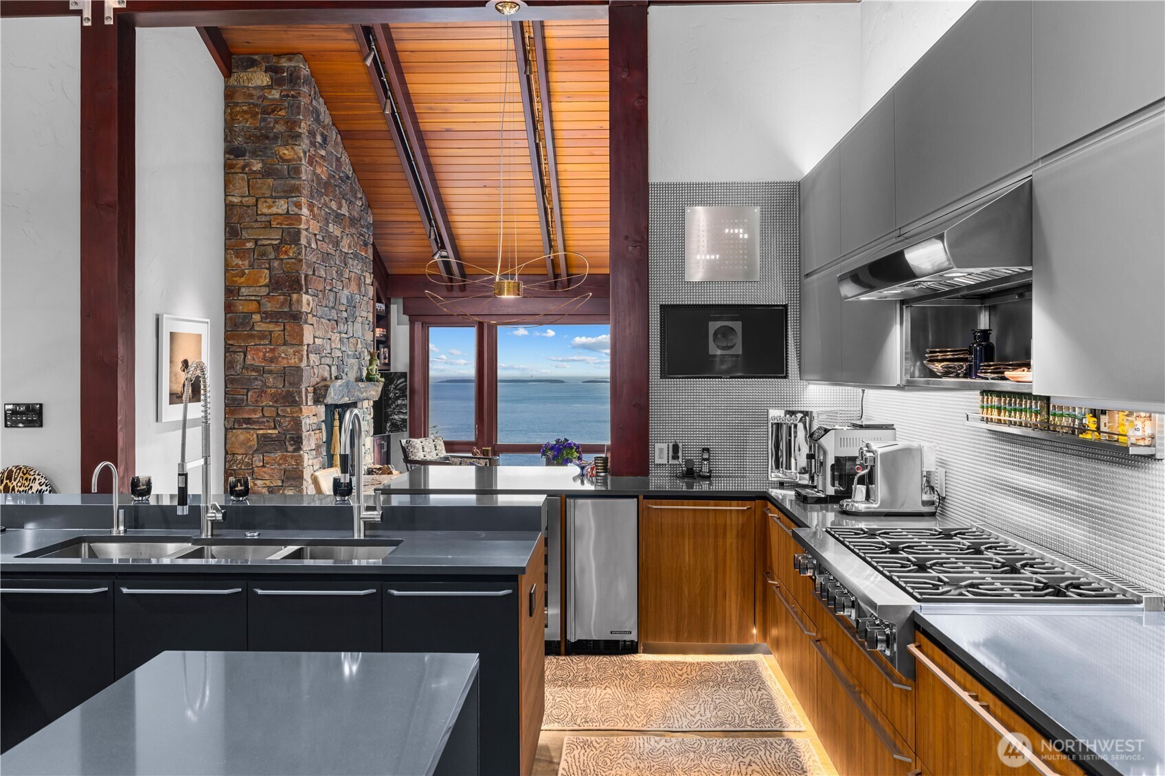 2530572 Property Photo 11