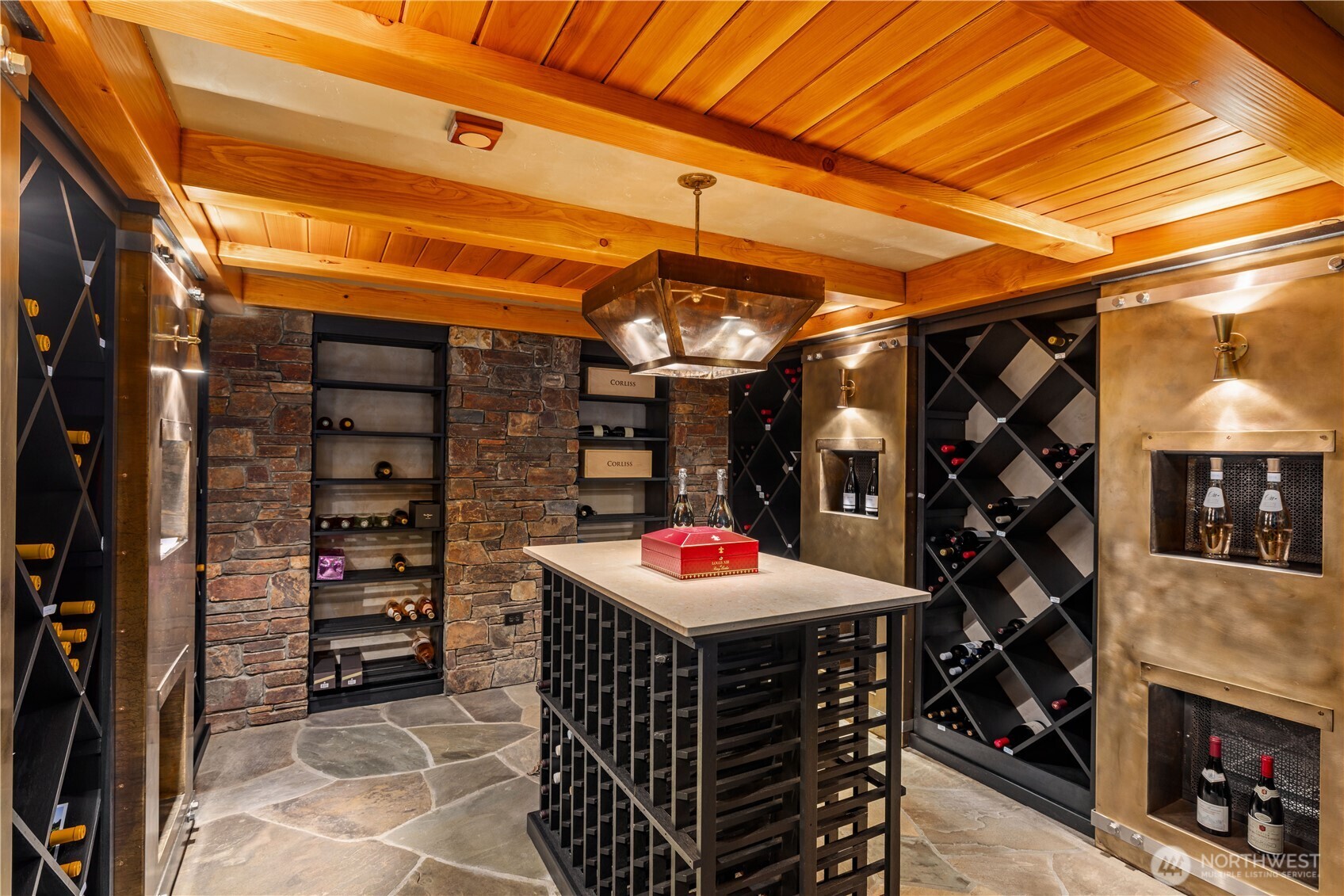 2530572 Property Photo 13