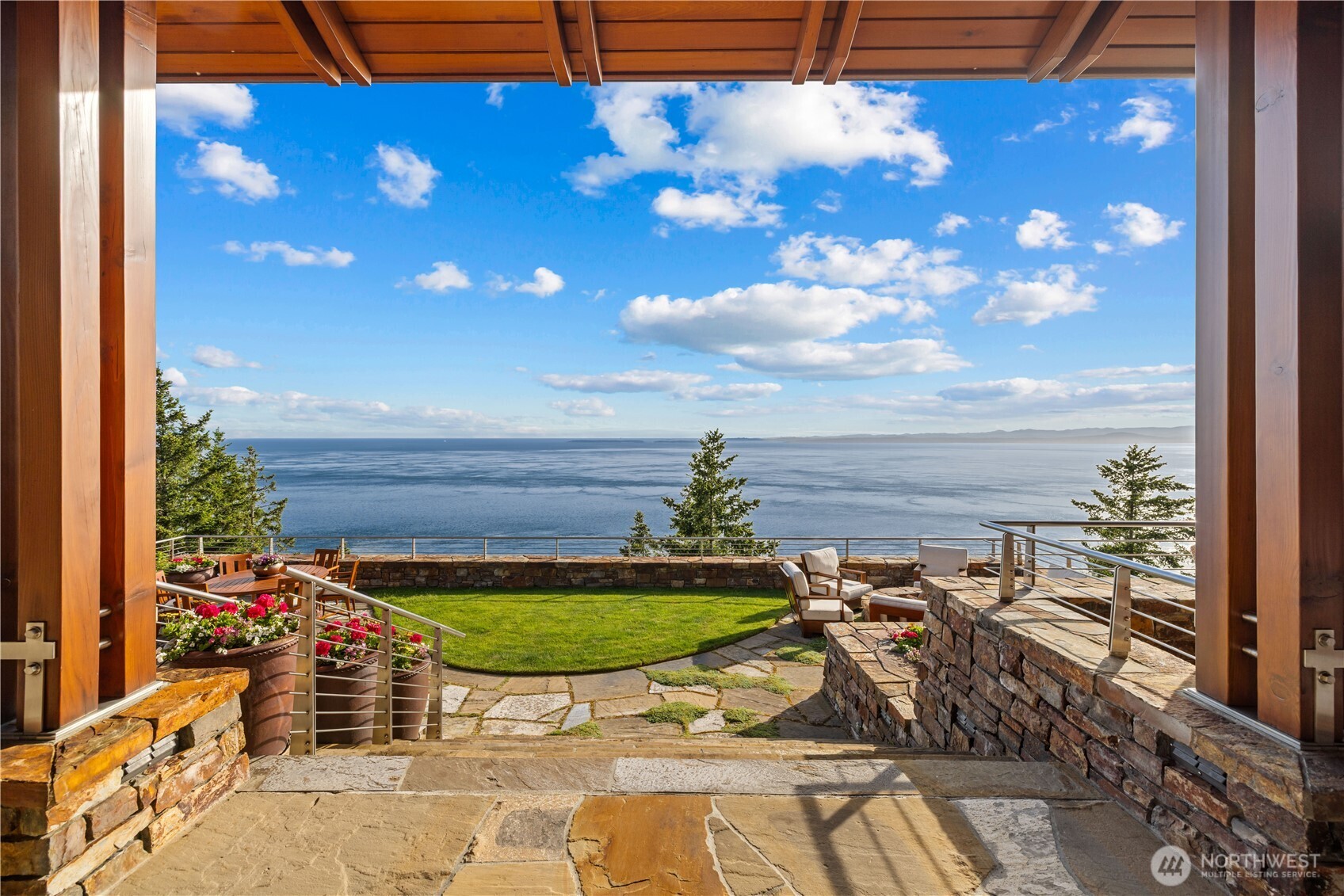 2530572 Property Photo 14