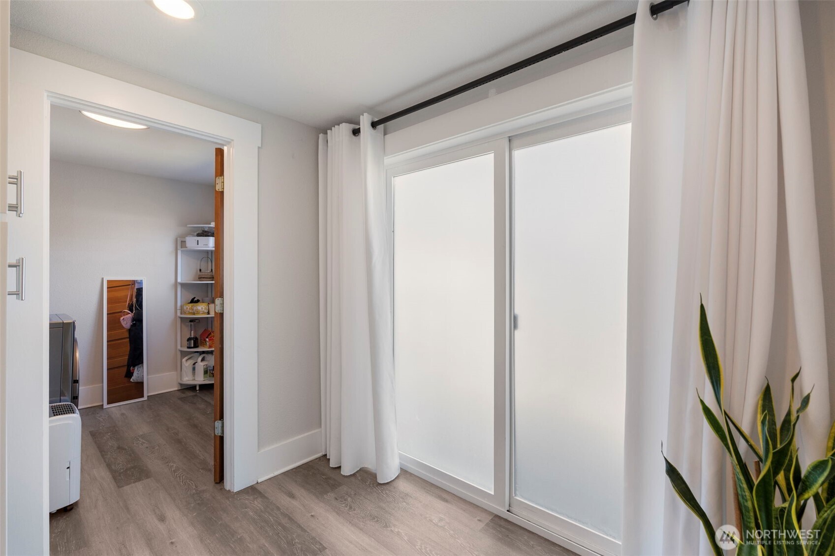 805 F Street Property Photo 20