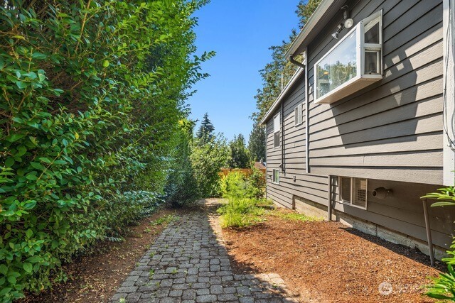 3943 S Orcas Street Property Photo 3