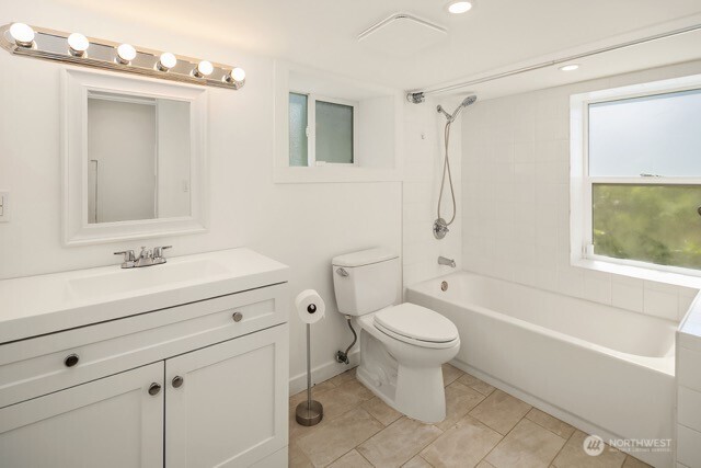 3943 S Orcas Street Property Photo 25