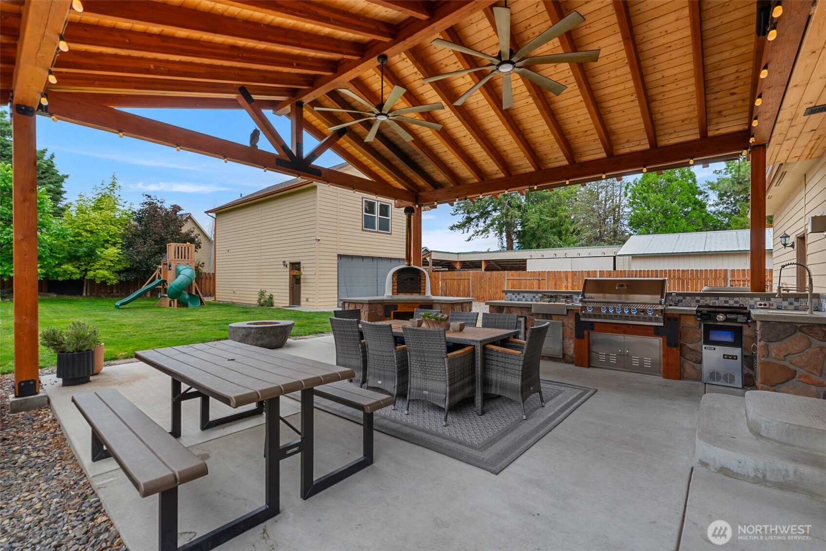 104 35th Street Property Photo 4