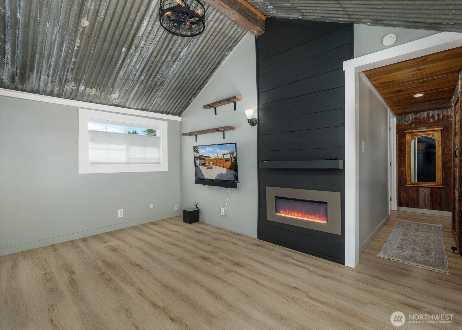 233 W Washington Street Property Photo 6