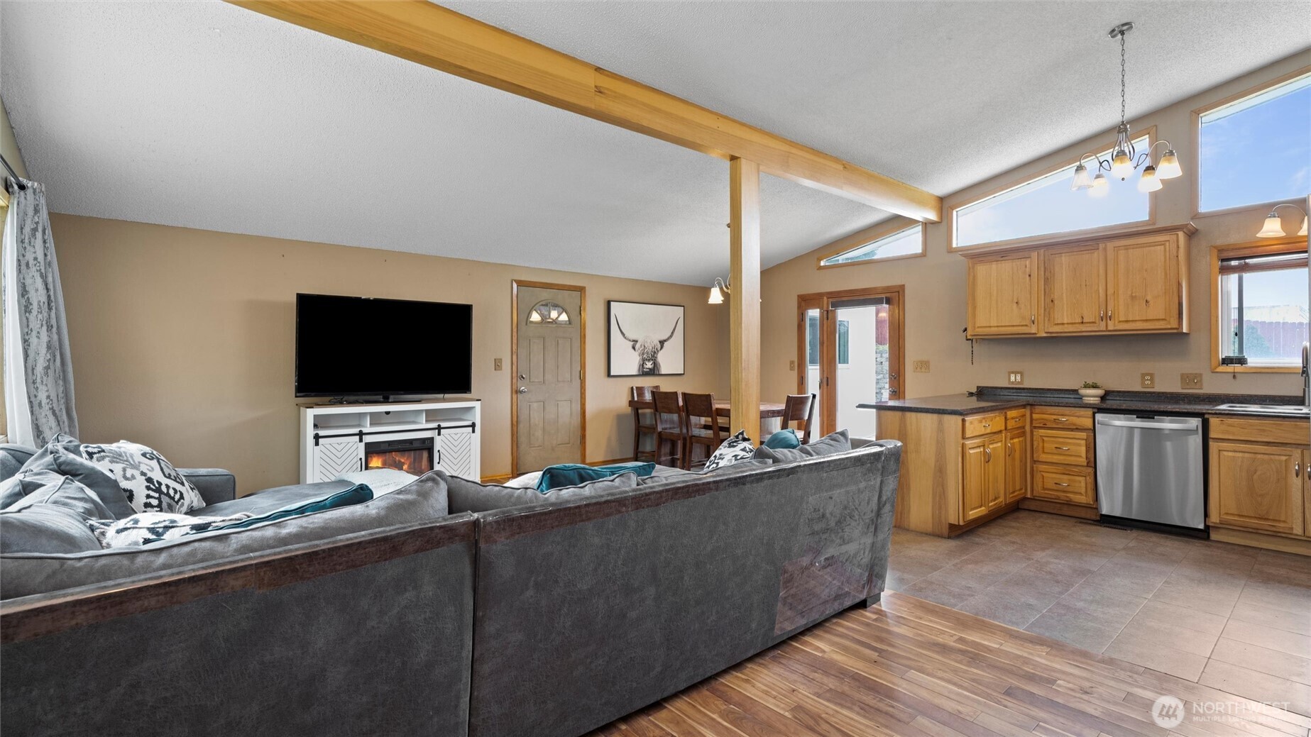 810 E Spring Property Photo 5