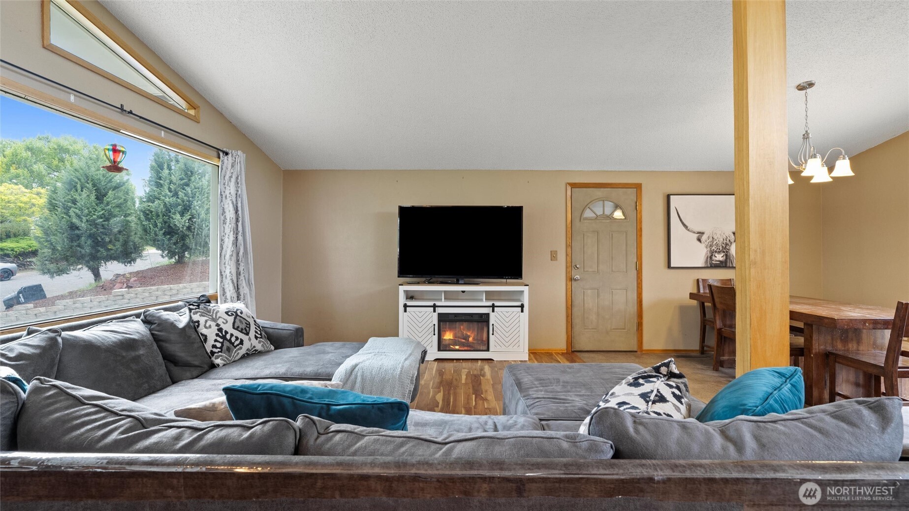 810 E Spring Property Photo 6