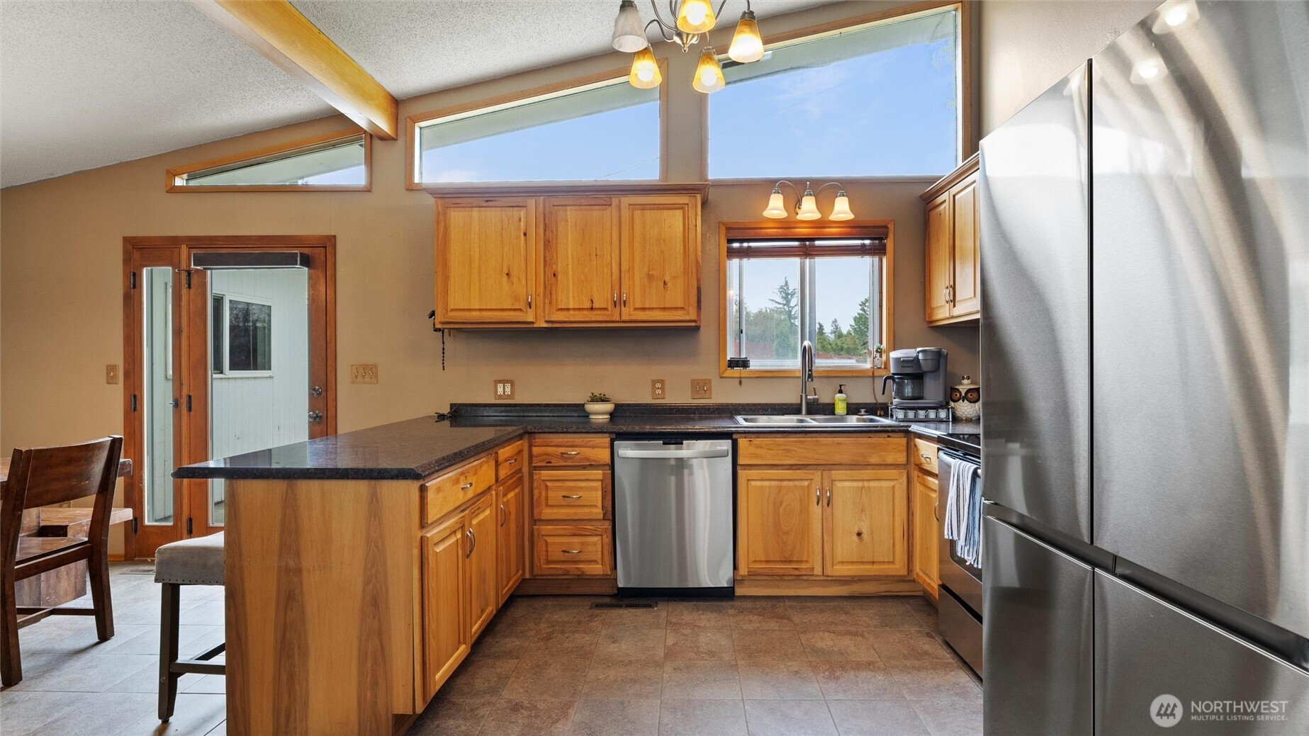 810 E Spring Property Photo 7
