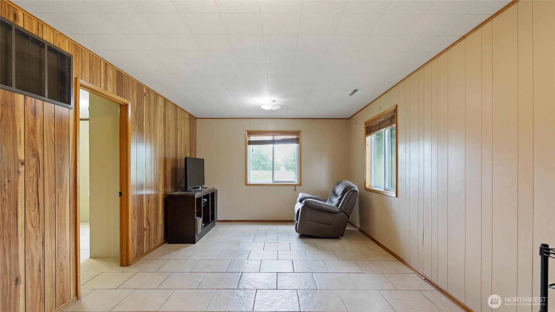 810 E Spring Property Photo 12