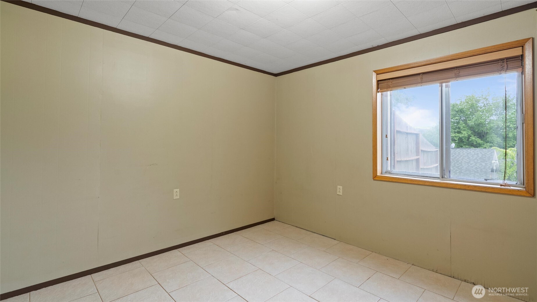 810 E Spring Property Photo 14