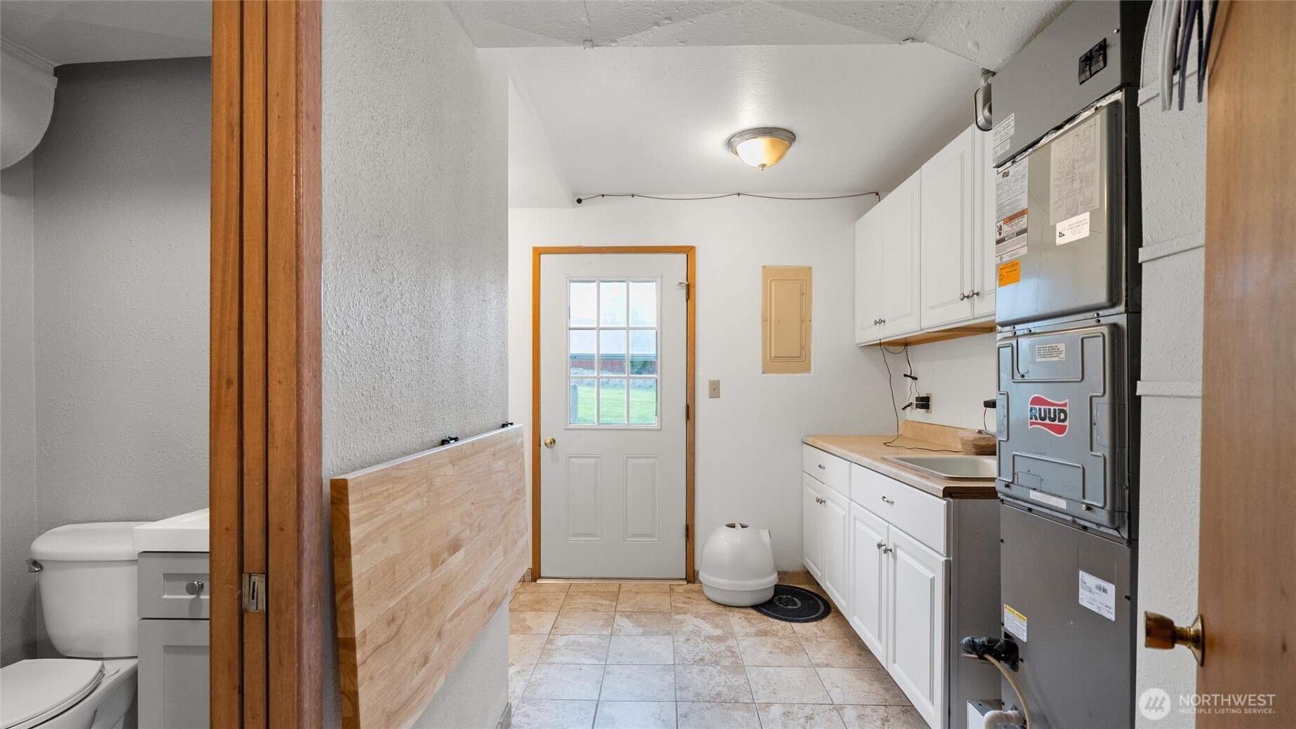 810 E Spring Property Photo 16