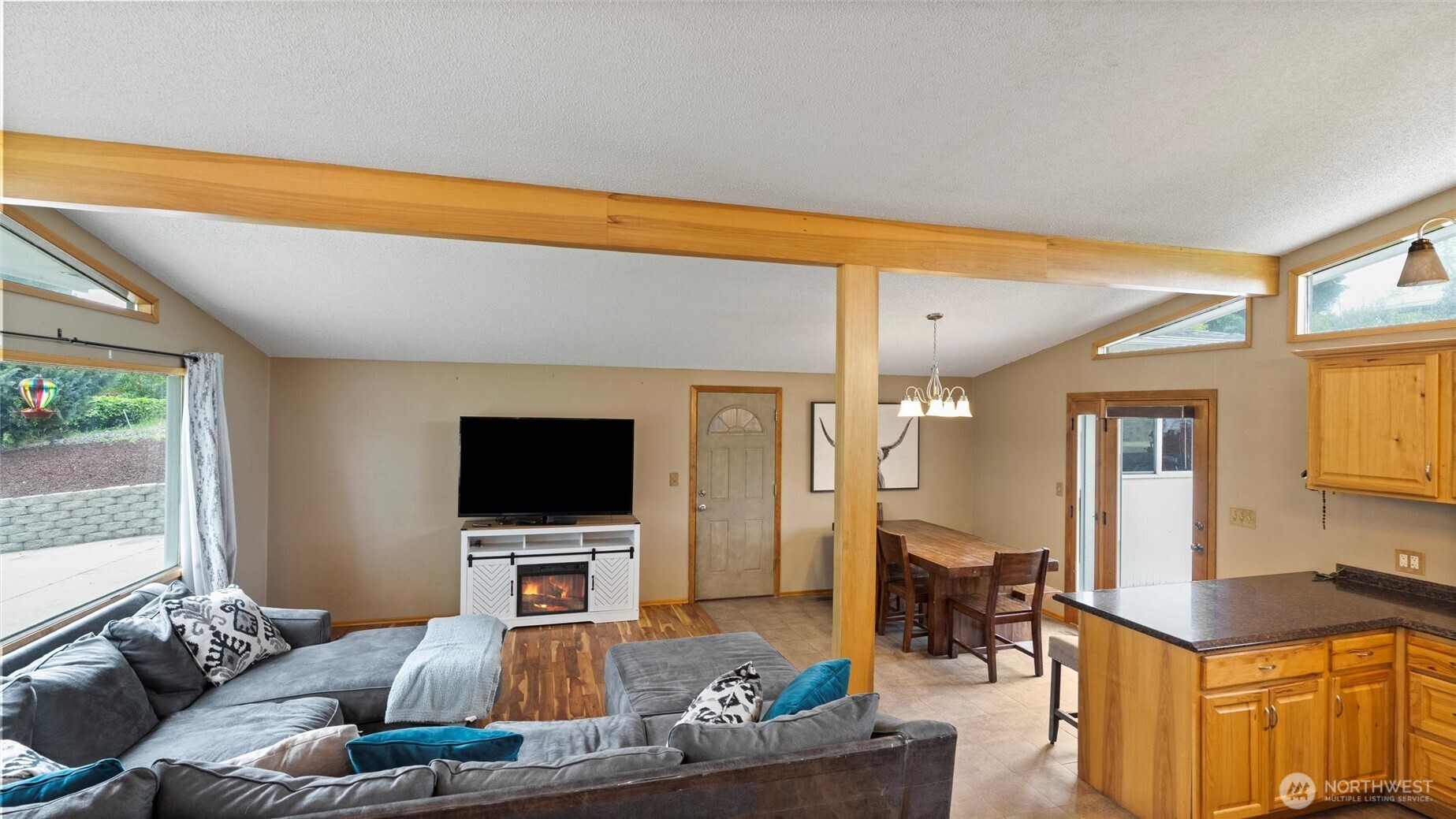 810 E Spring Property Photo 28