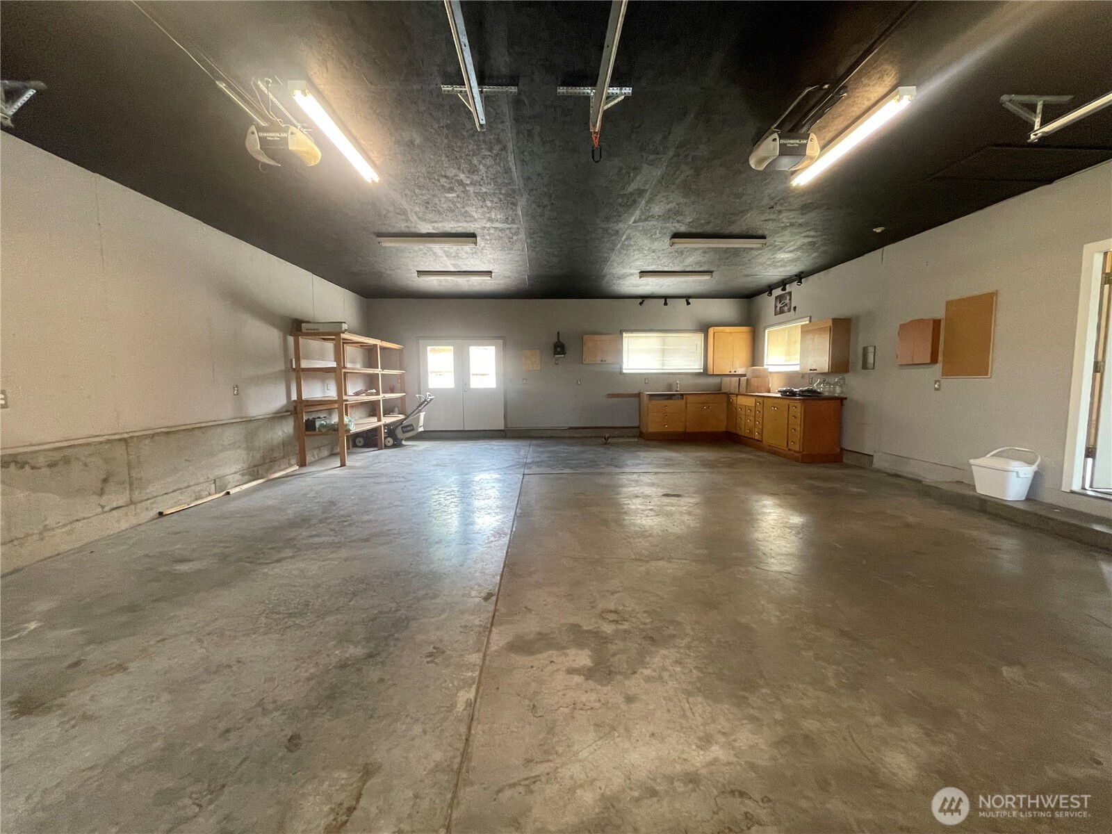 810 E Spring Property Photo 32