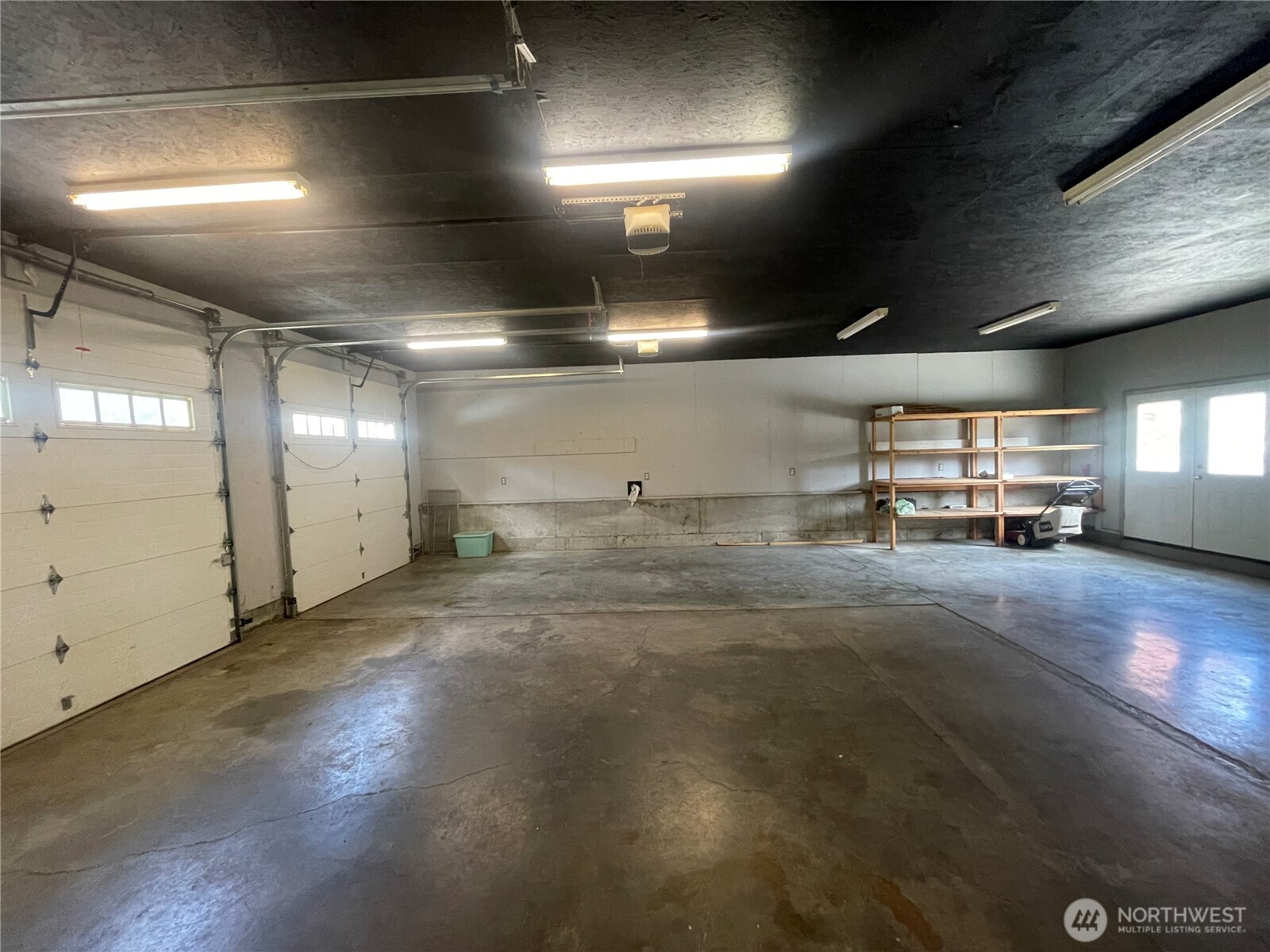 810 E Spring Property Photo 33