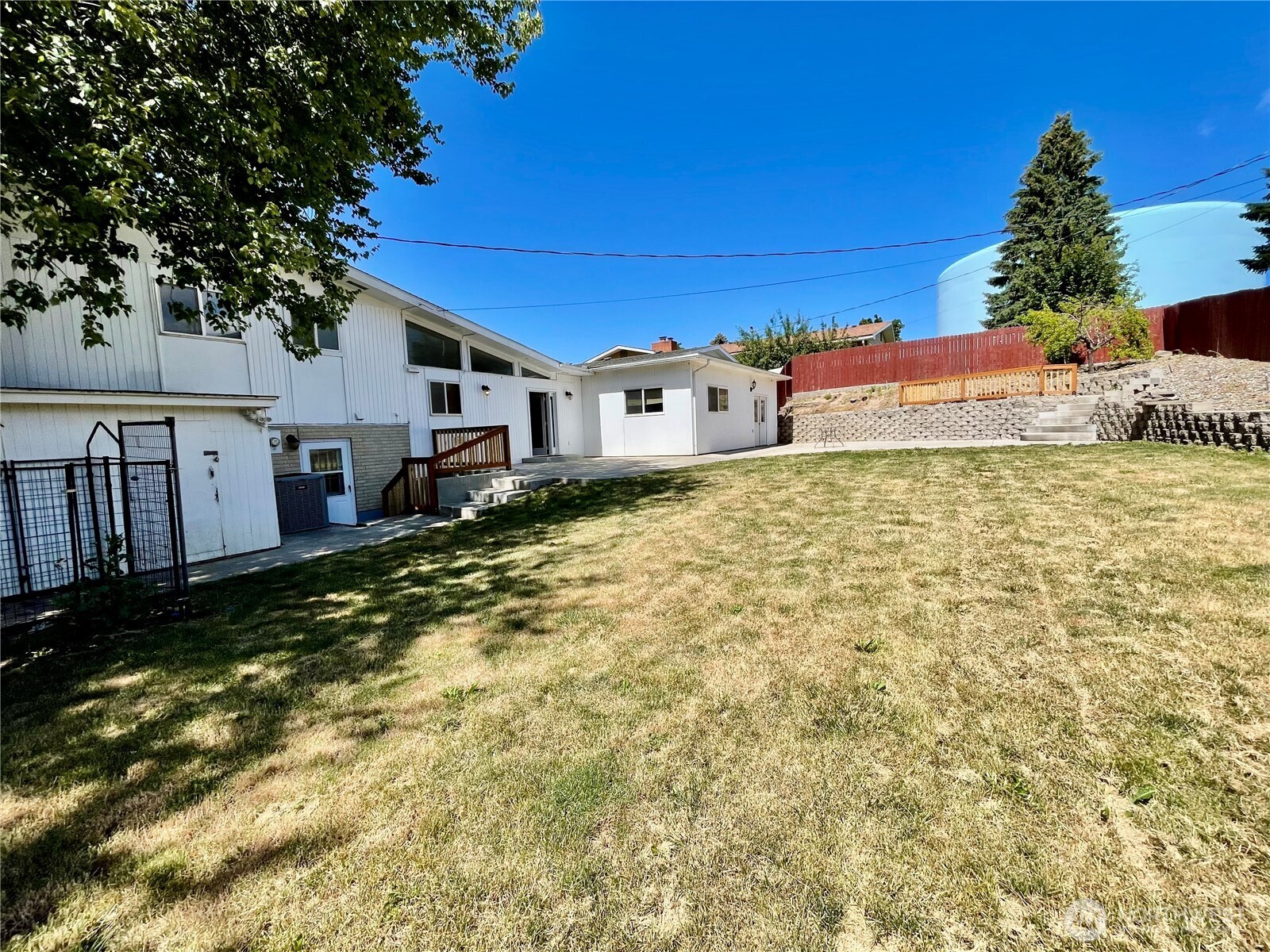 810 E Spring Property Photo 35