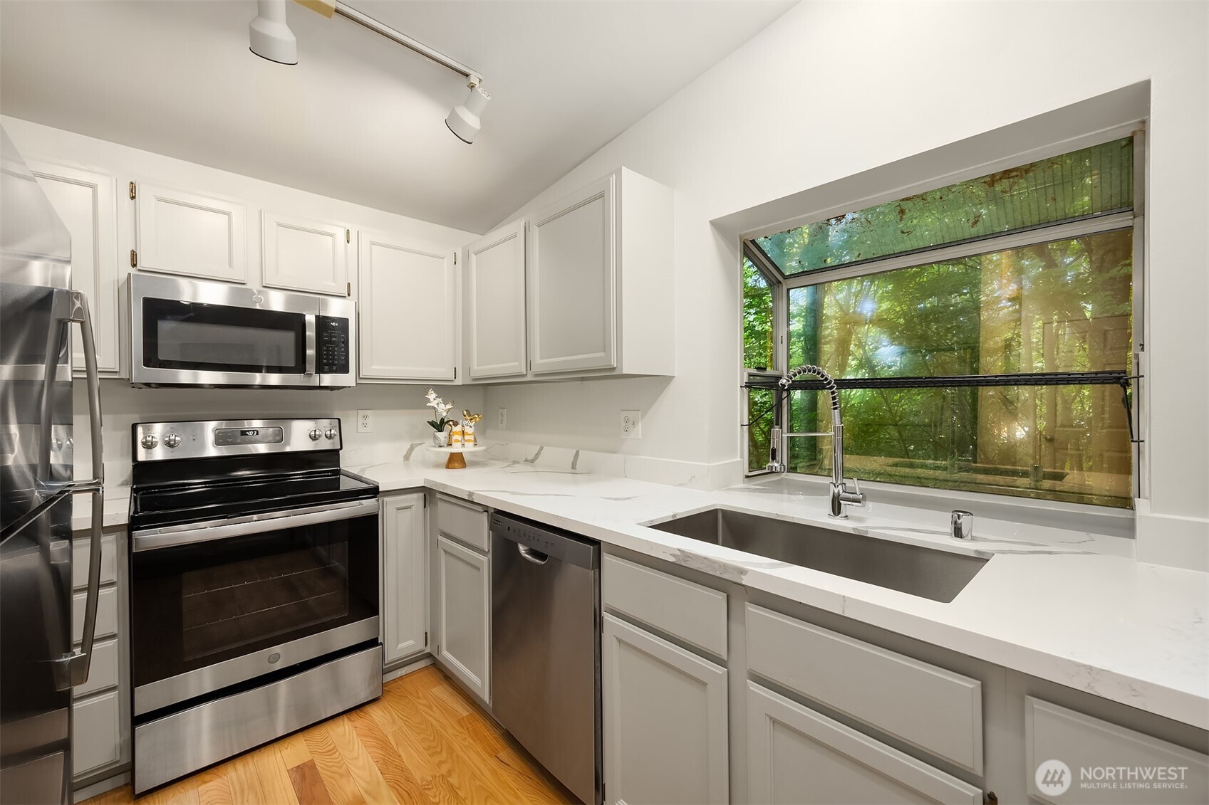 12323 Ne 97th Street M Property Photo 4