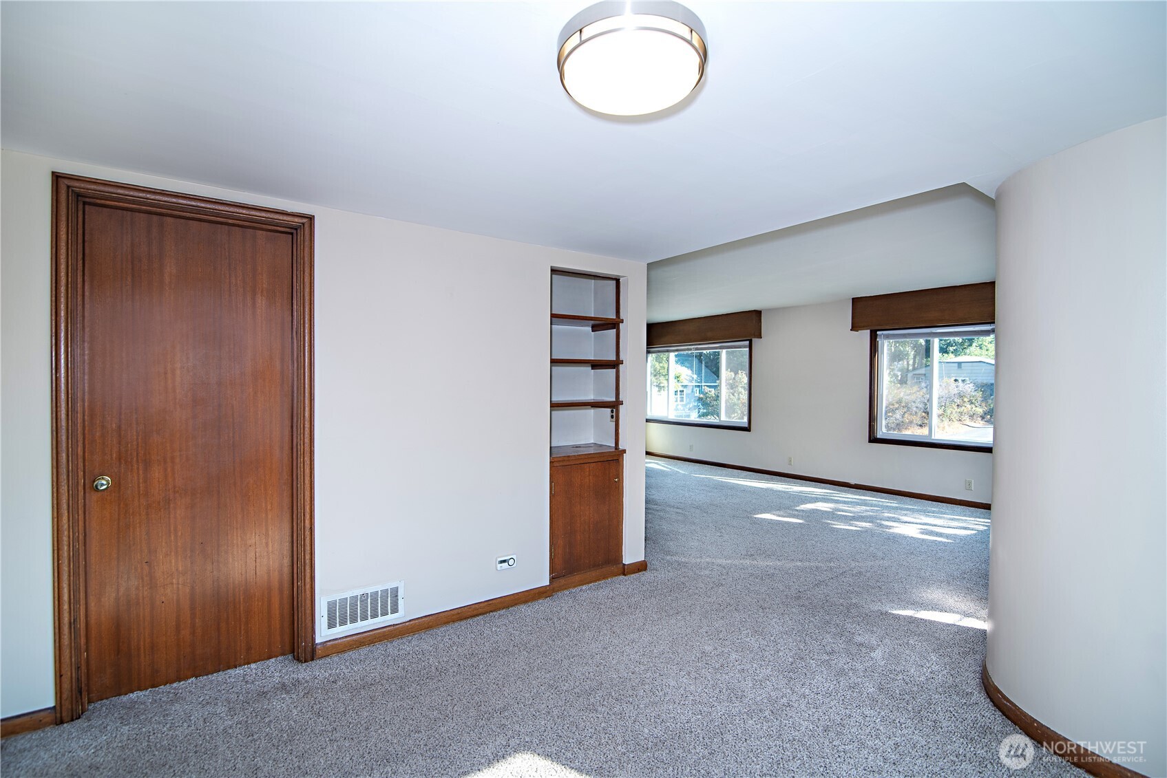 203 N Walnut Street Property Photo 6