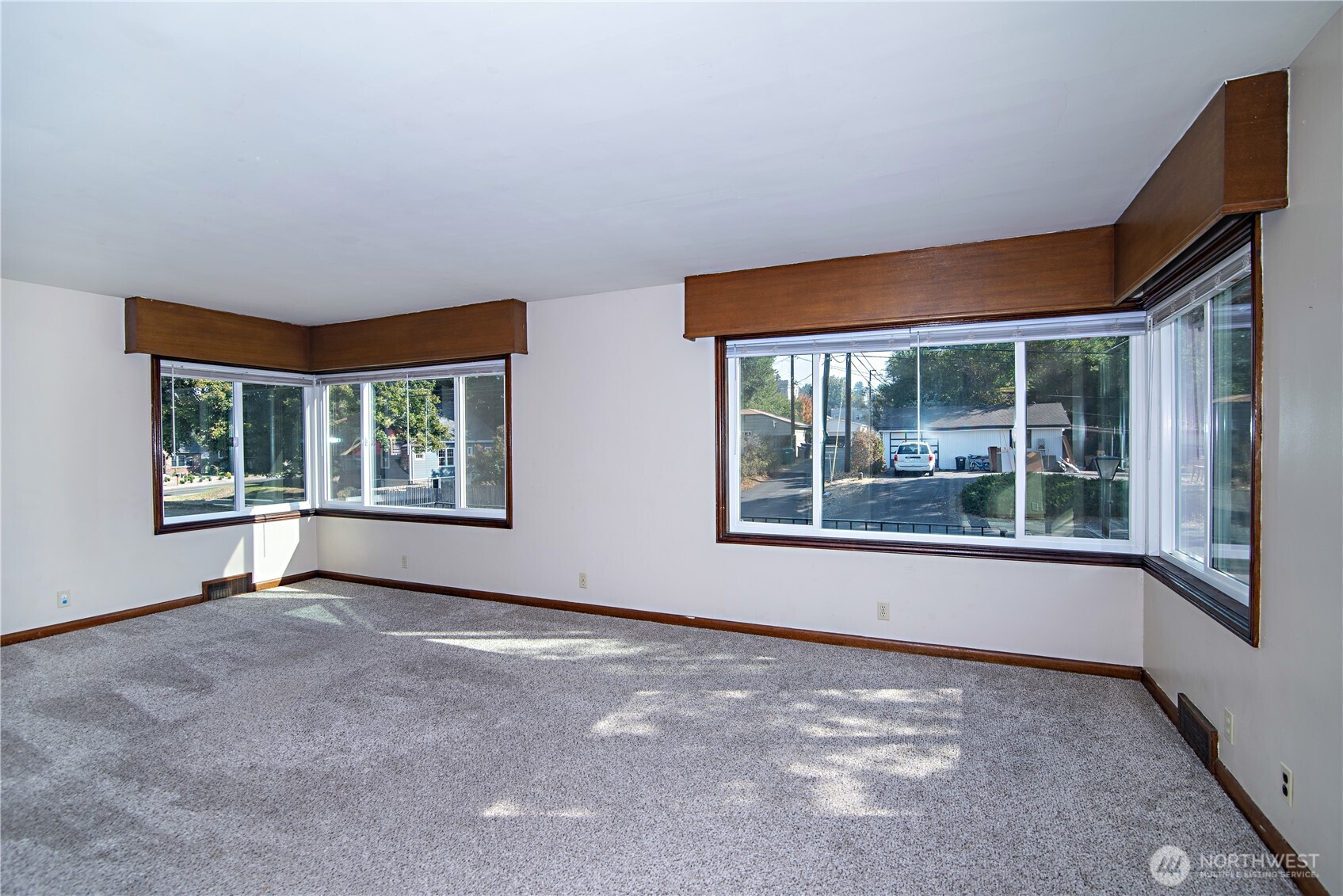 203 N Walnut Street Property Photo 8