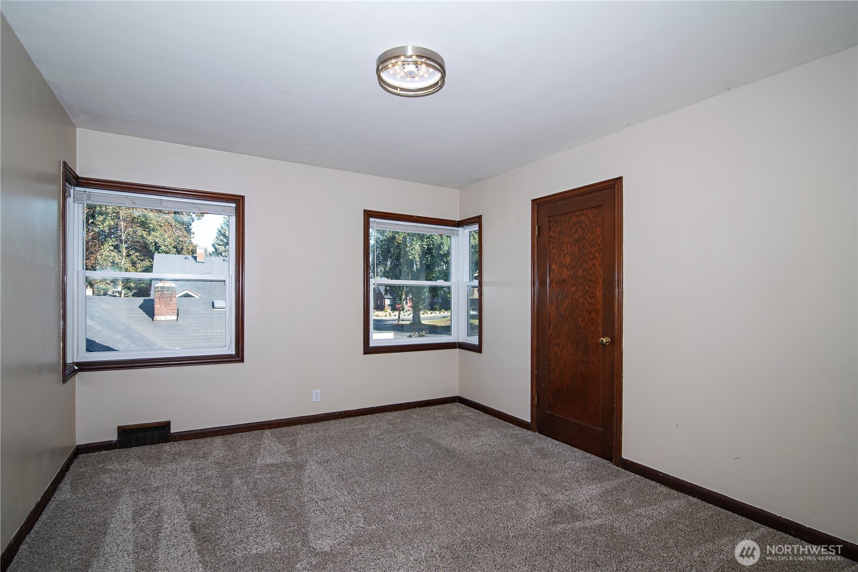 203 N Walnut Street Property Photo 16