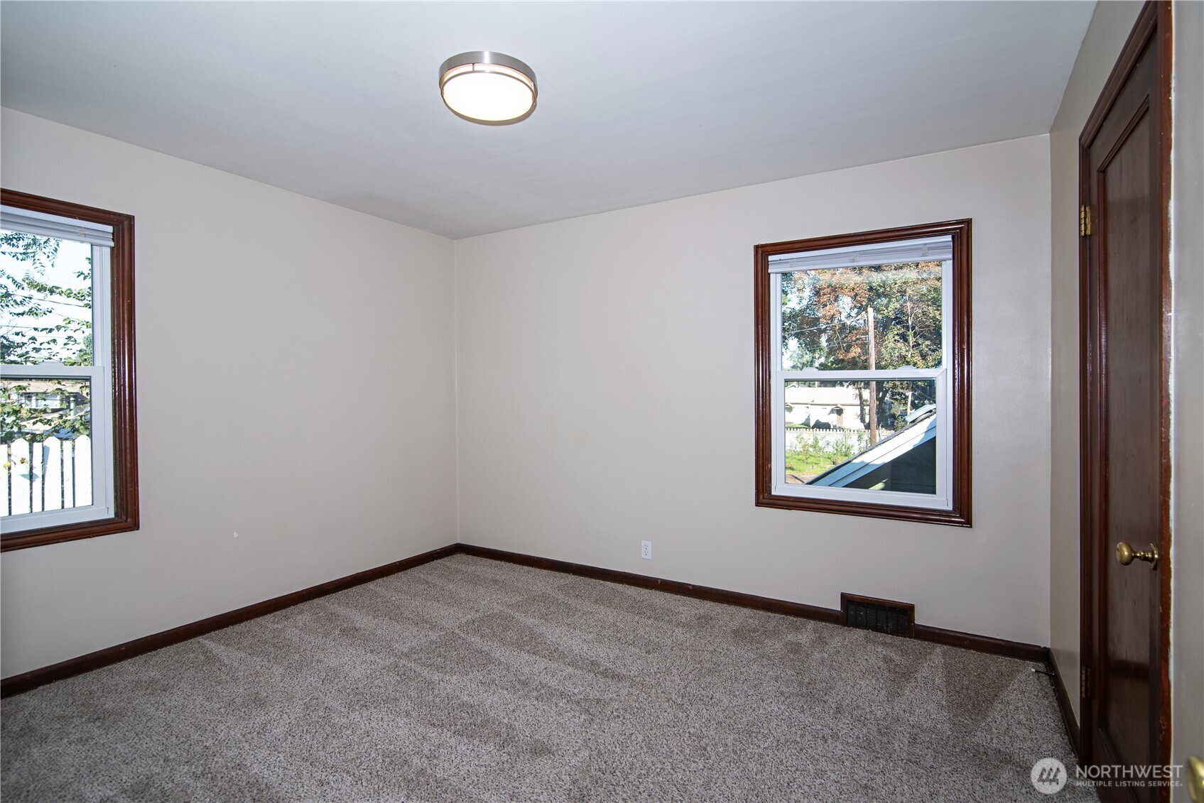 203 N Walnut Street Property Photo 18