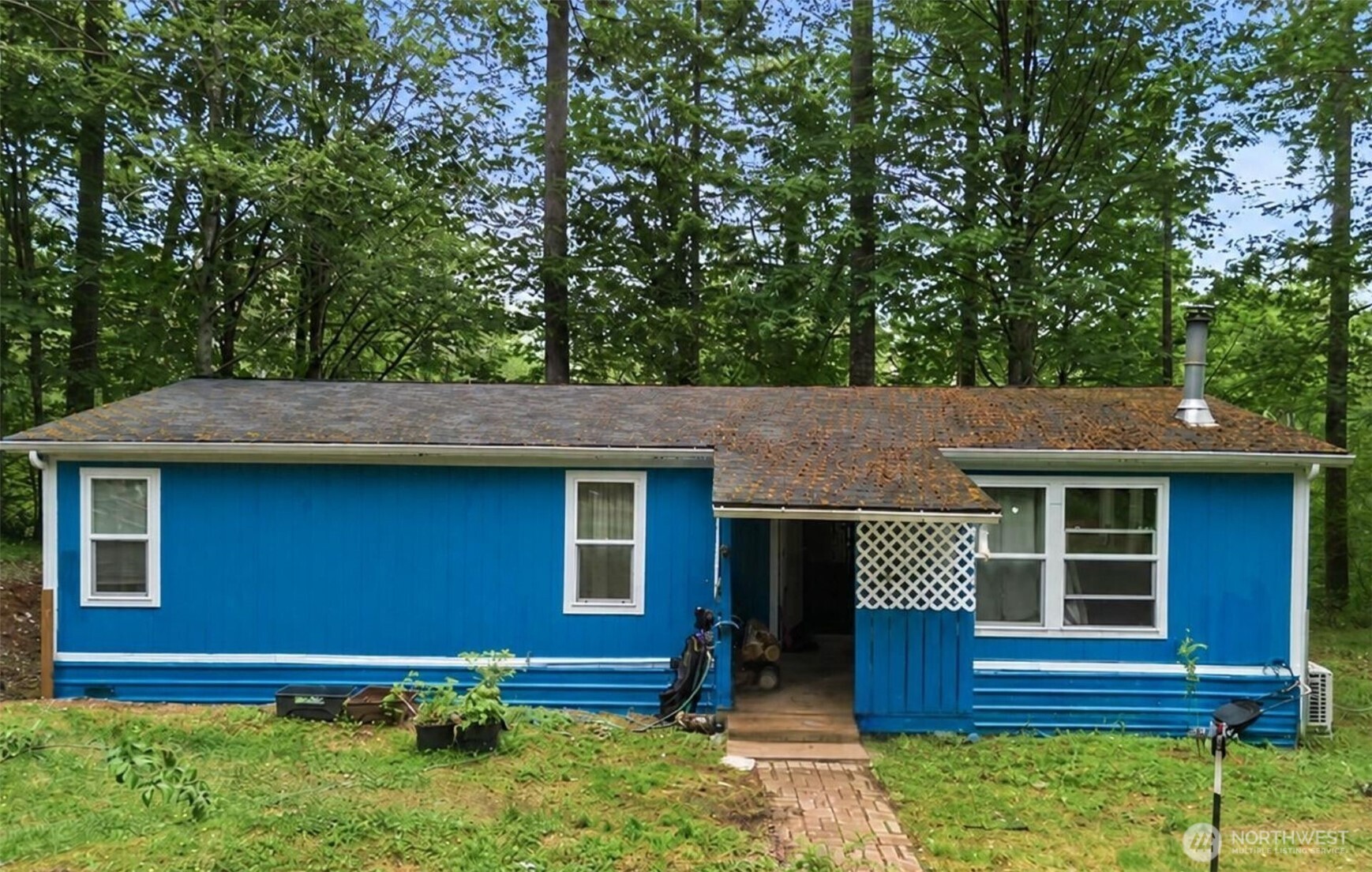 60 Ne Firwood Property Photo 2