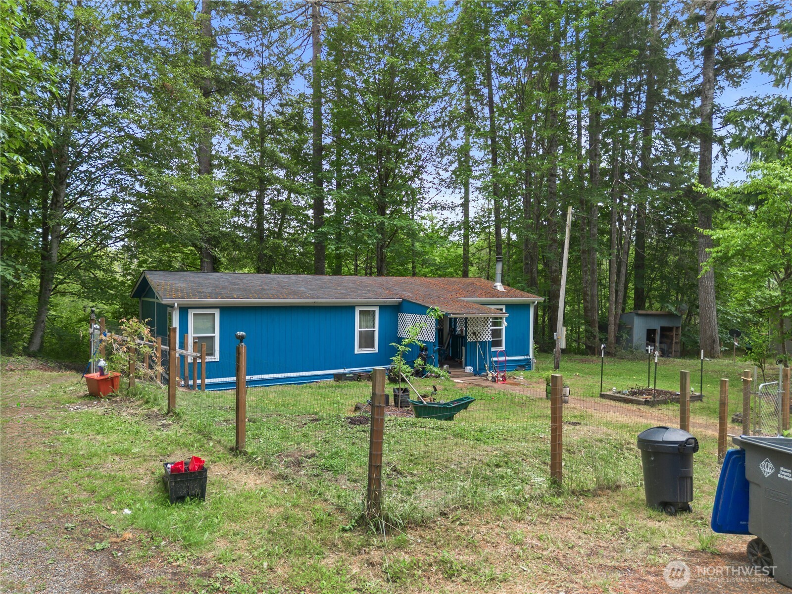 60 Ne Firwood Property Photo 3