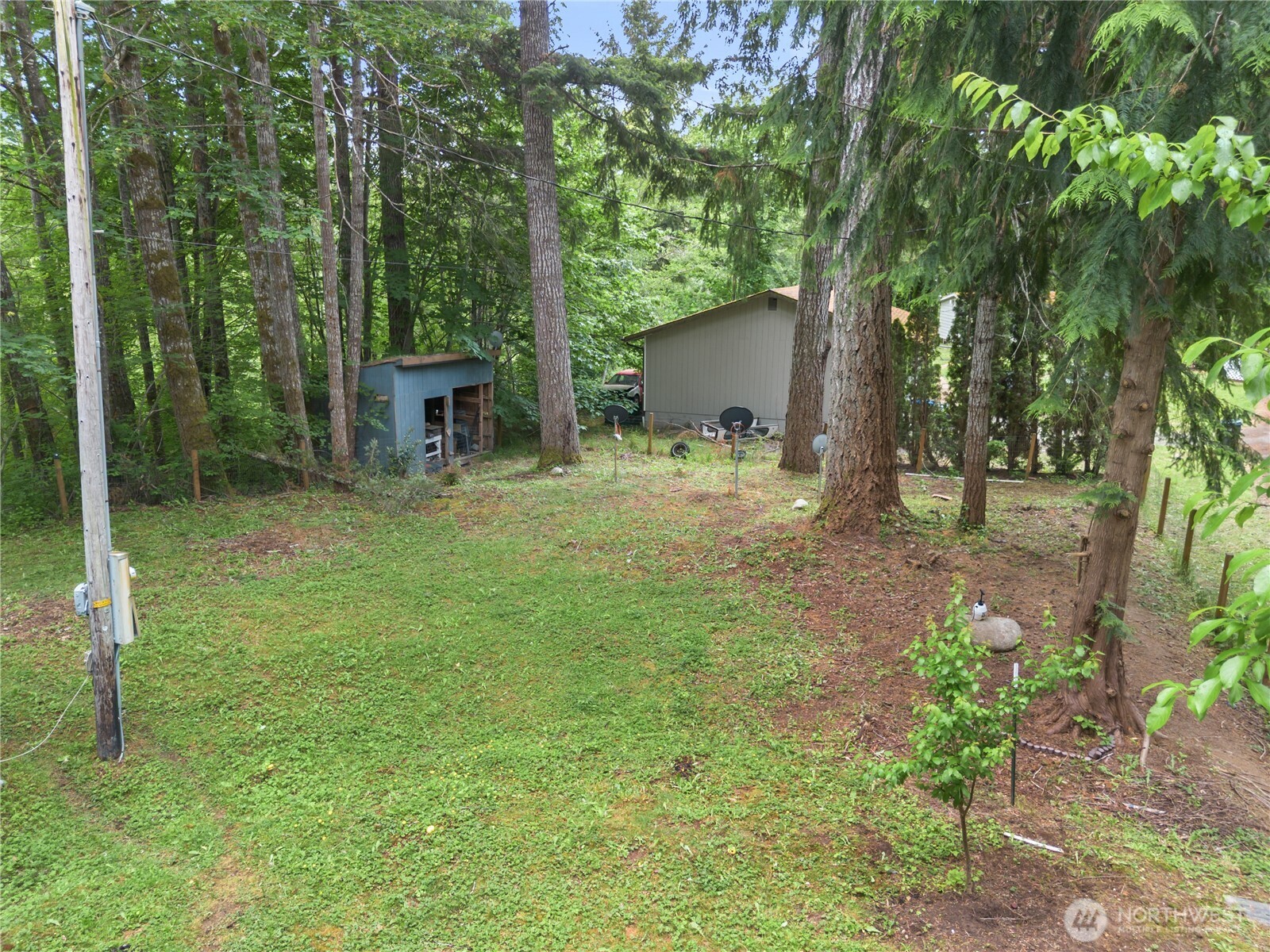 60 Ne Firwood Property Photo 4