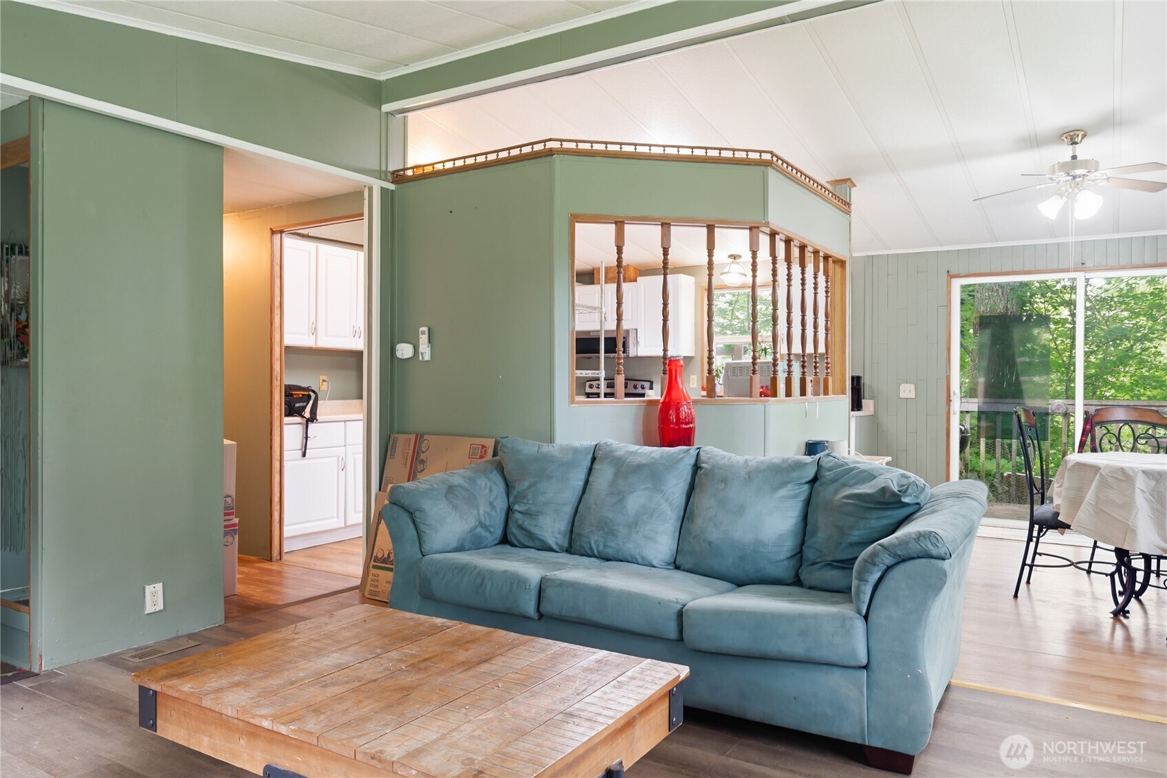 60 Ne Firwood Property Photo 7