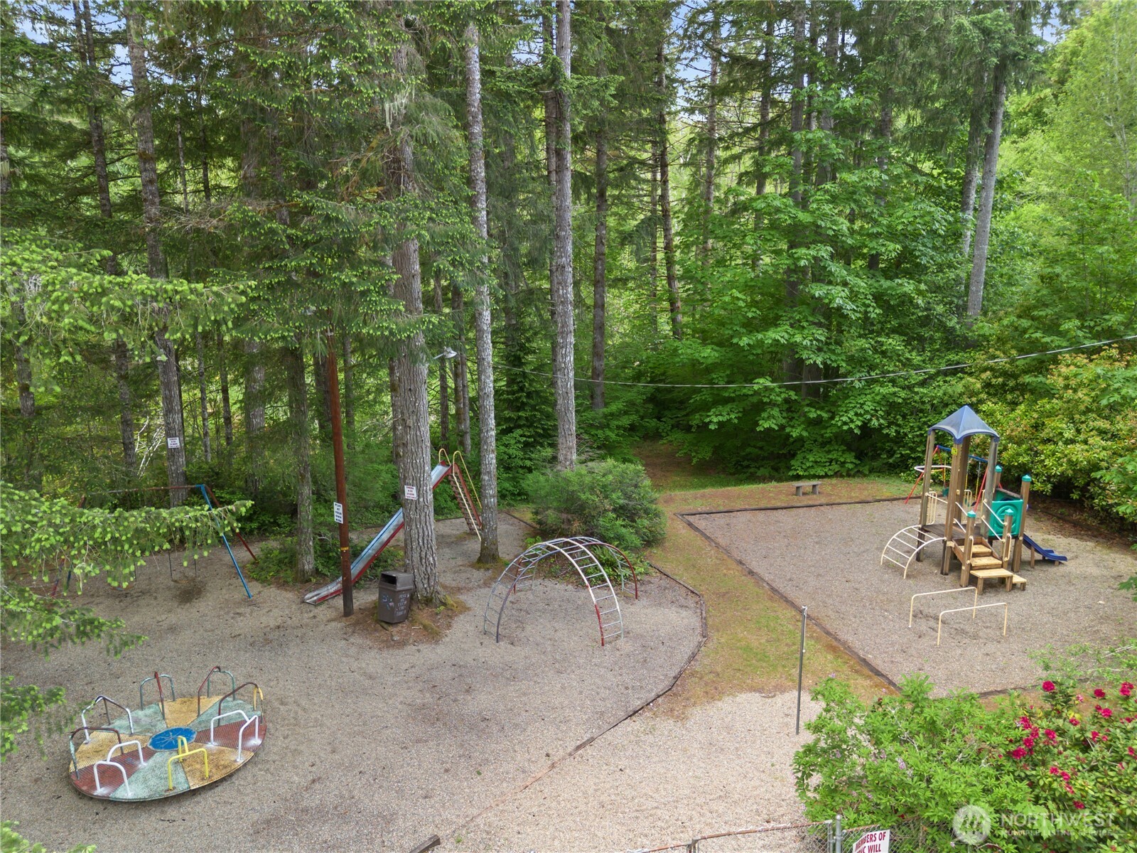 60 Ne Firwood Property Photo 31