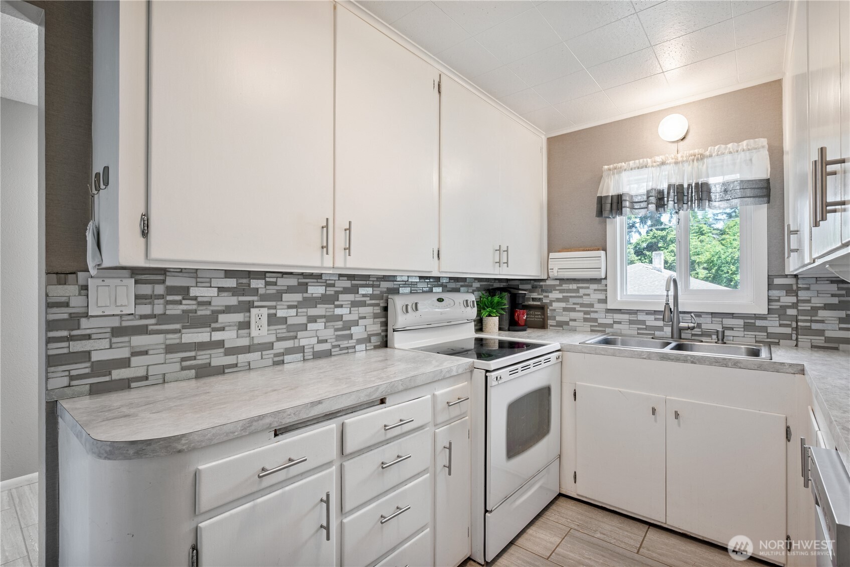 111 Appleman Drive Property Photo 10