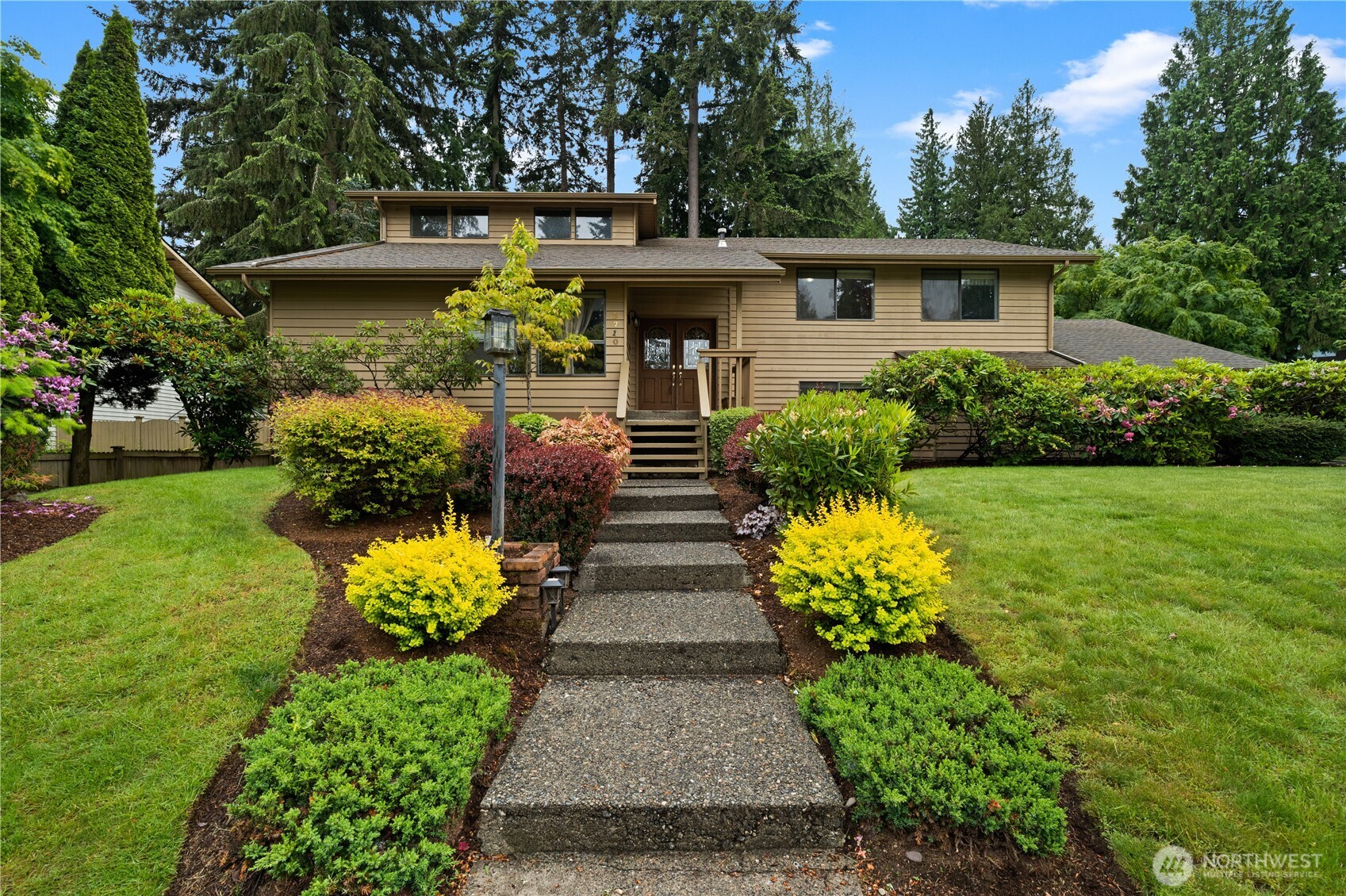 3710 104th Place Property Photo 1