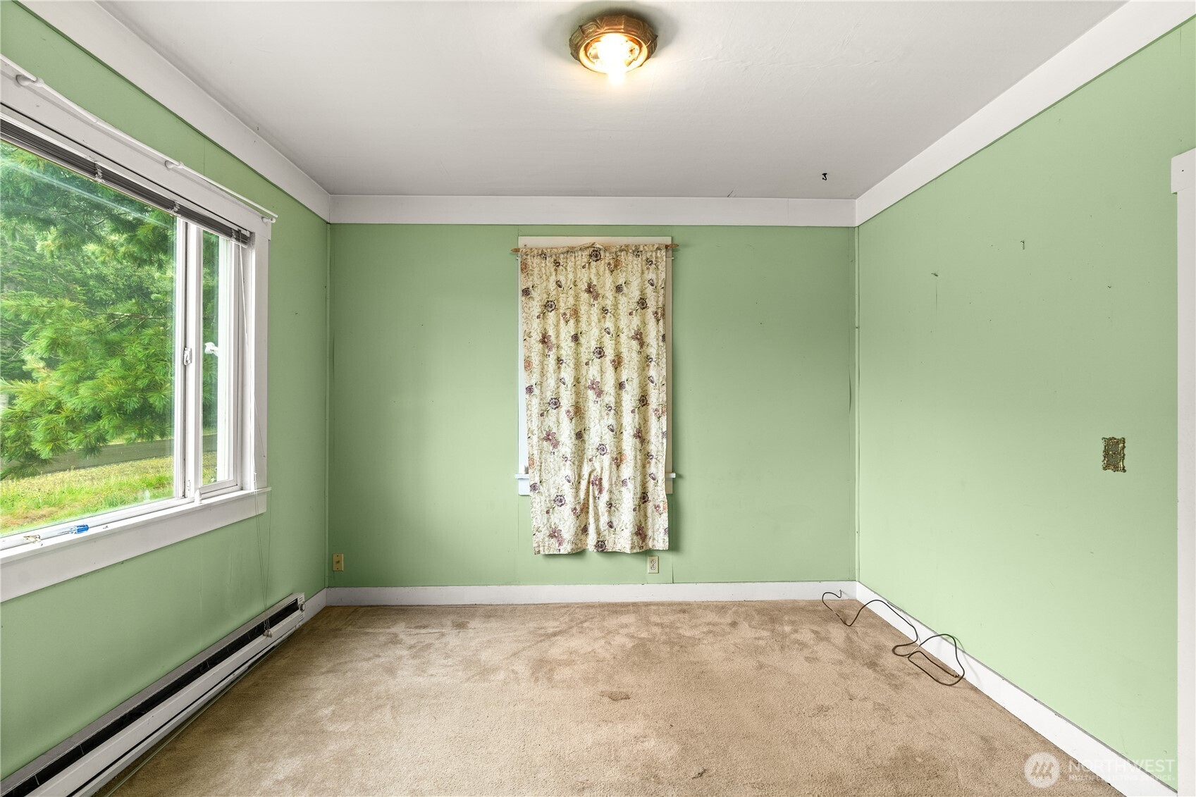 407 W King Street Property Photo 4