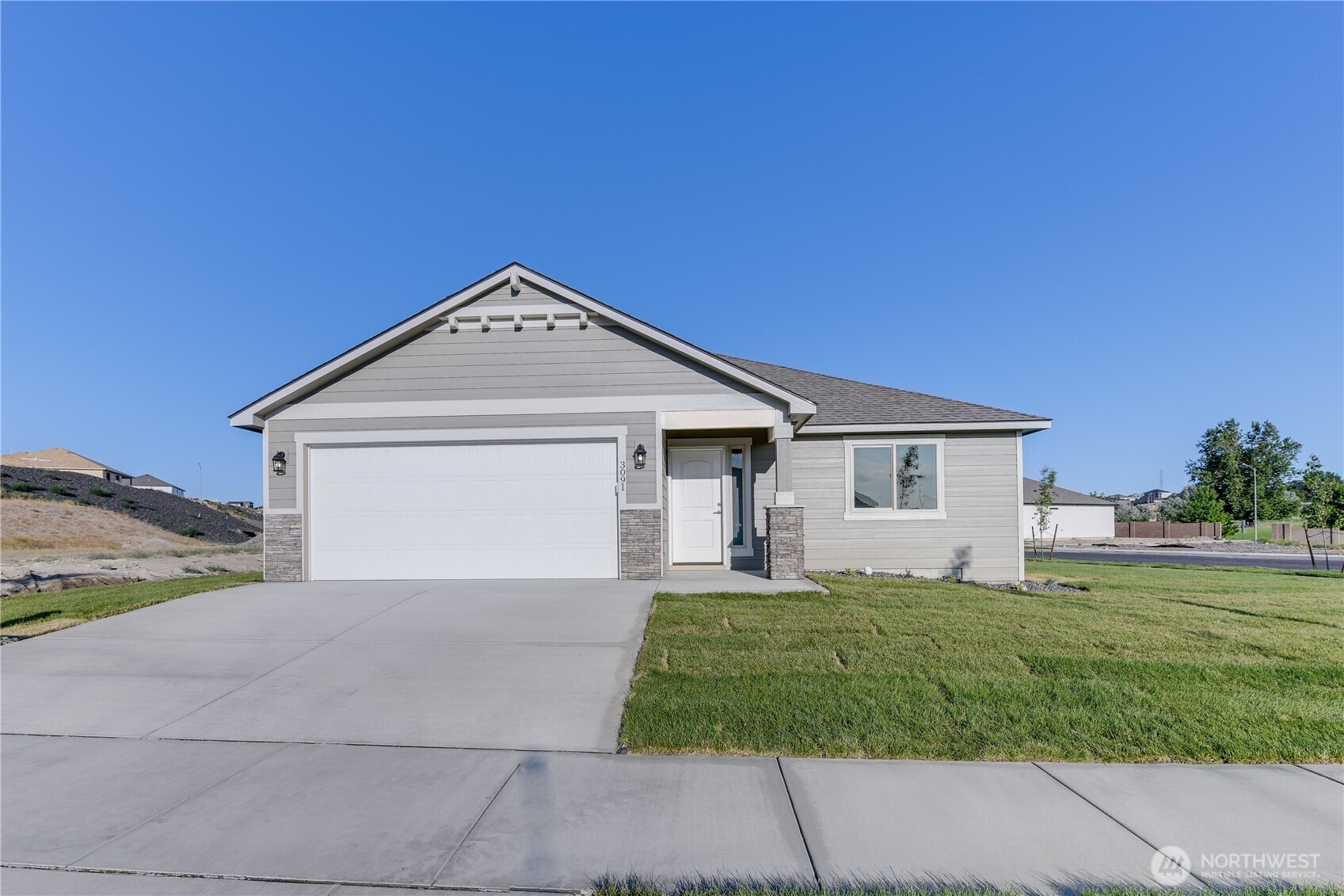 321 N Lessor Loop Property Photo 1
